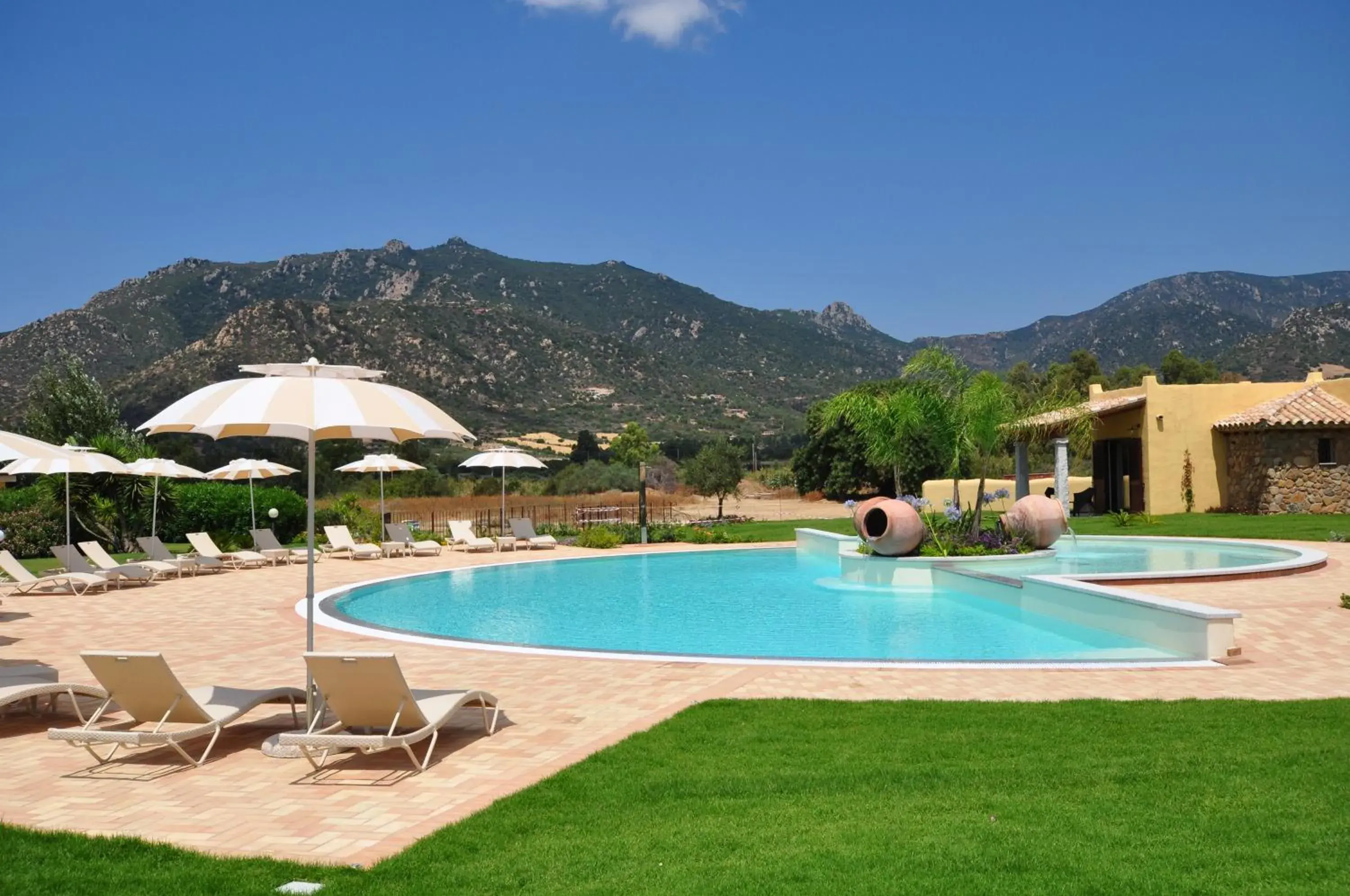 Garden, Swimming Pool in Le Anfore Hotel