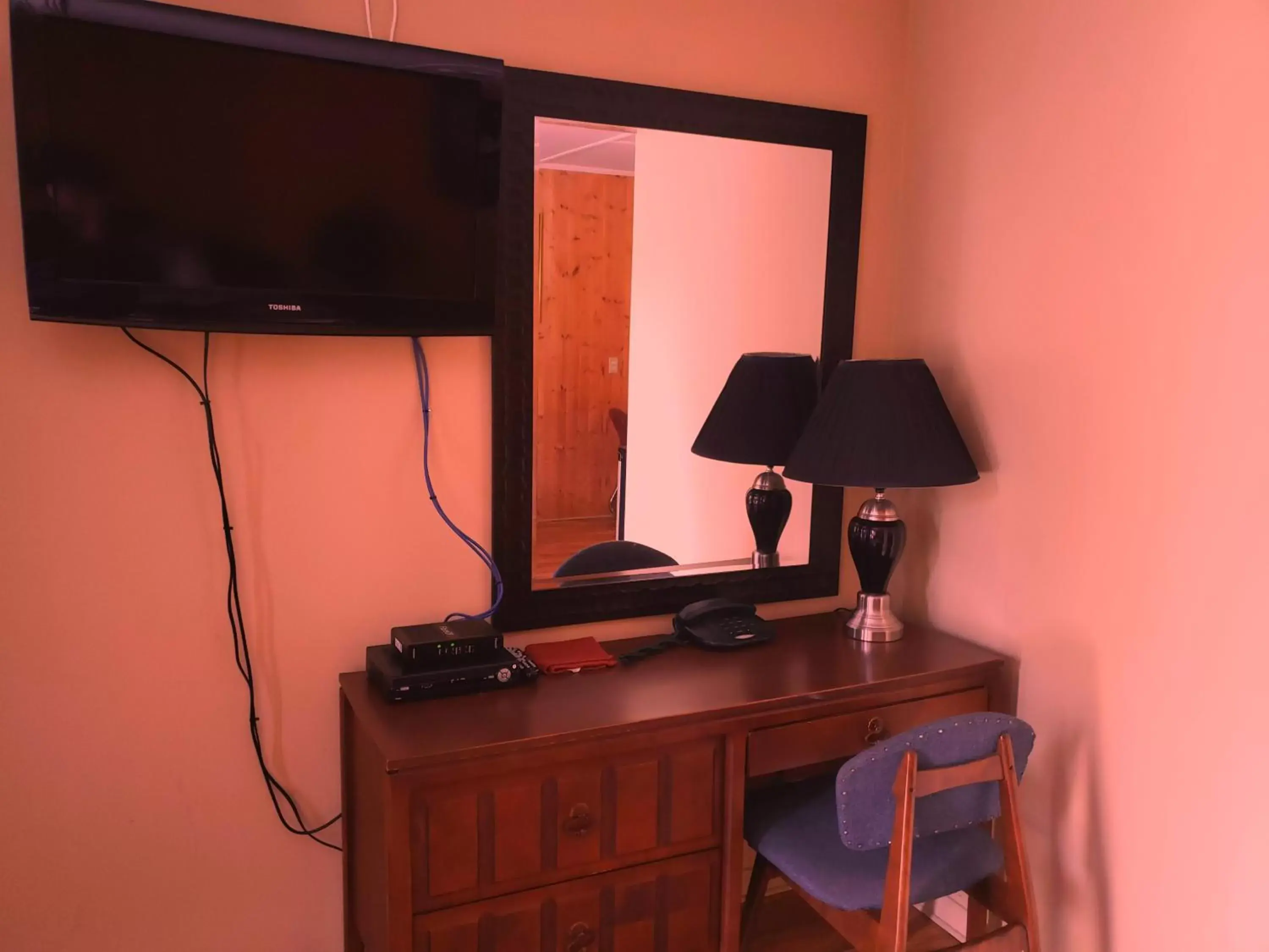 TV and multimedia, TV/Entertainment Center in Wildwood Motel