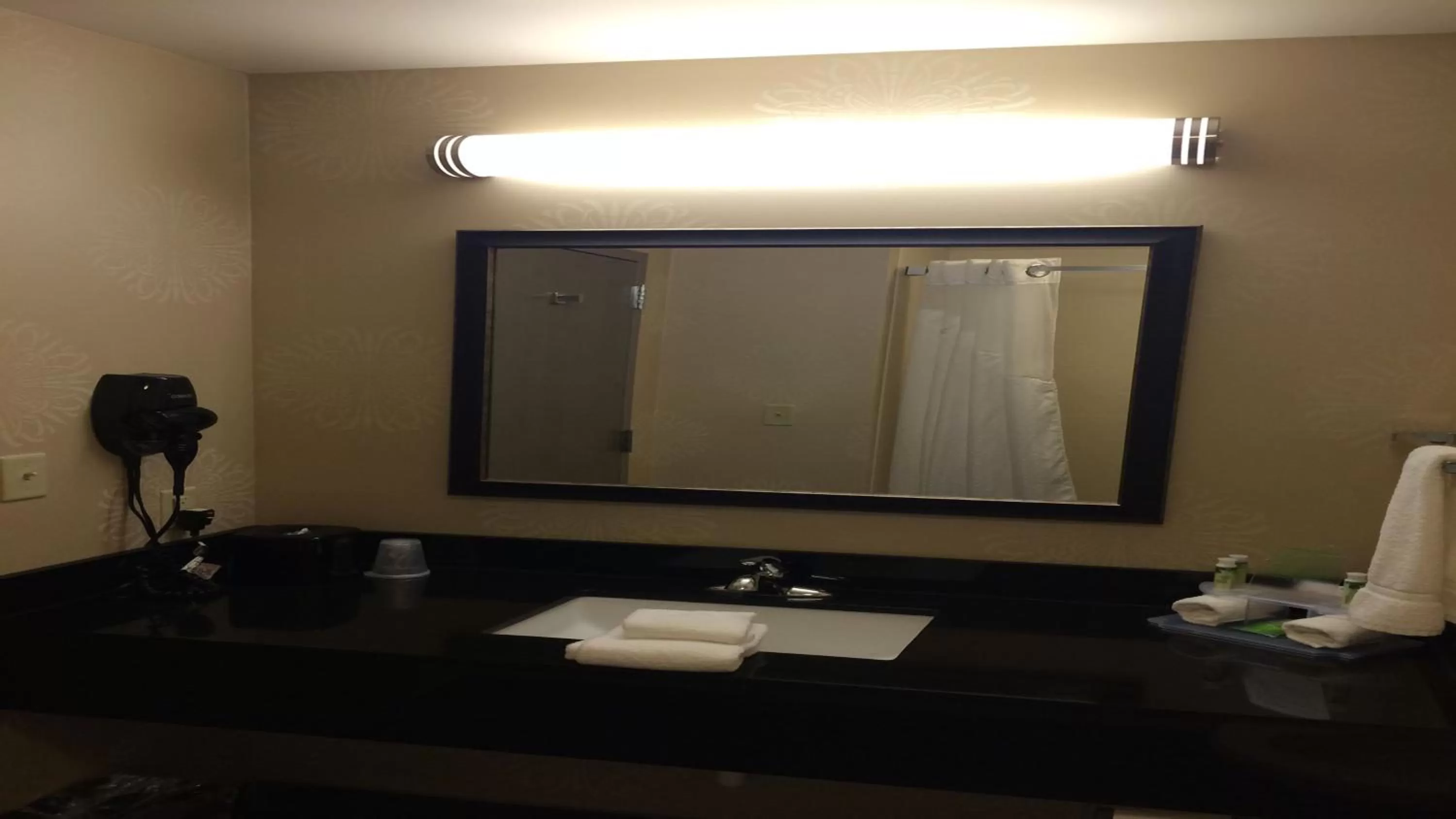 Bathroom in Holiday Inn Guin by IHG