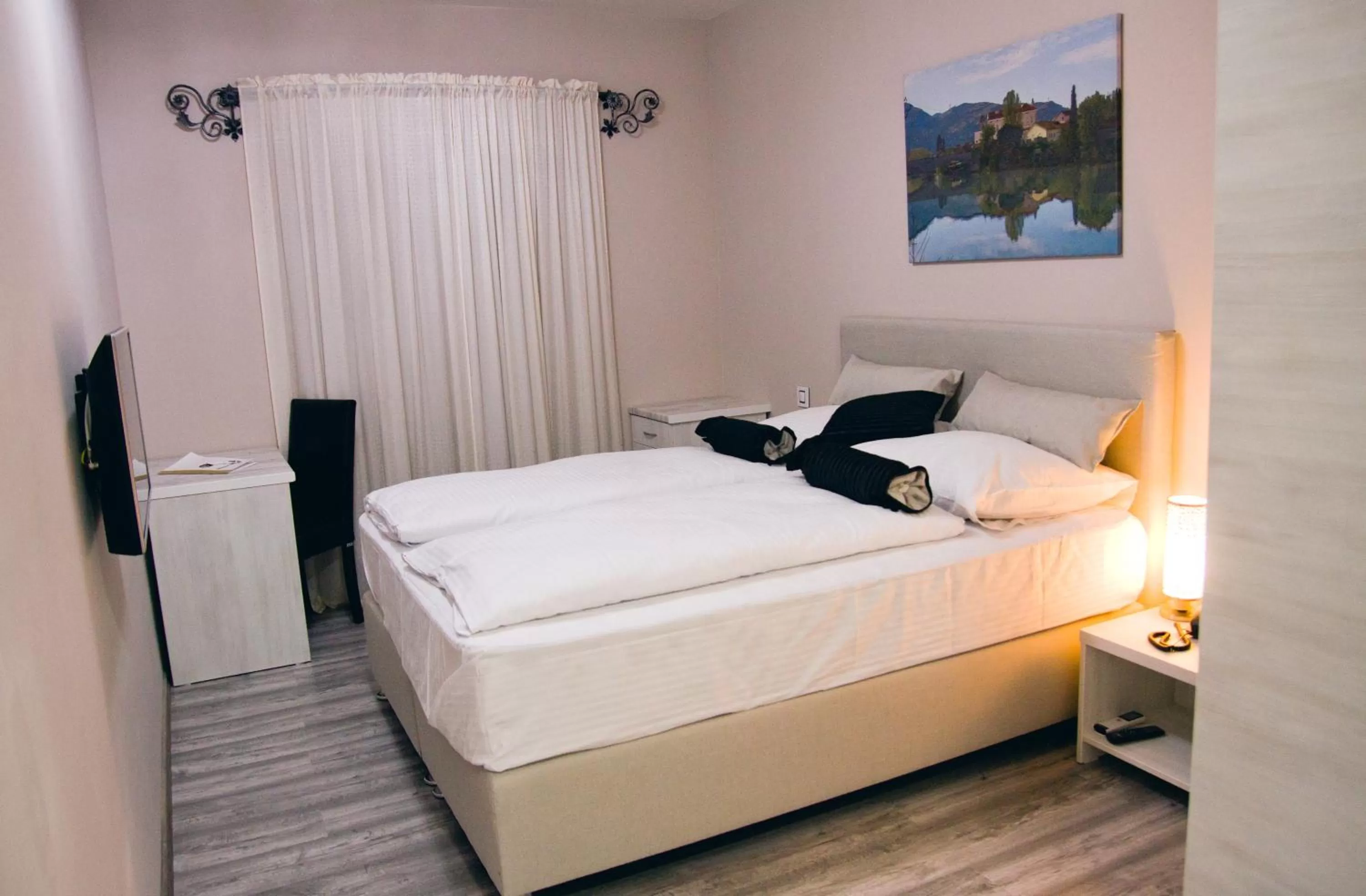 Photo of the whole room, Bed in Hotel Bakarni Lonac