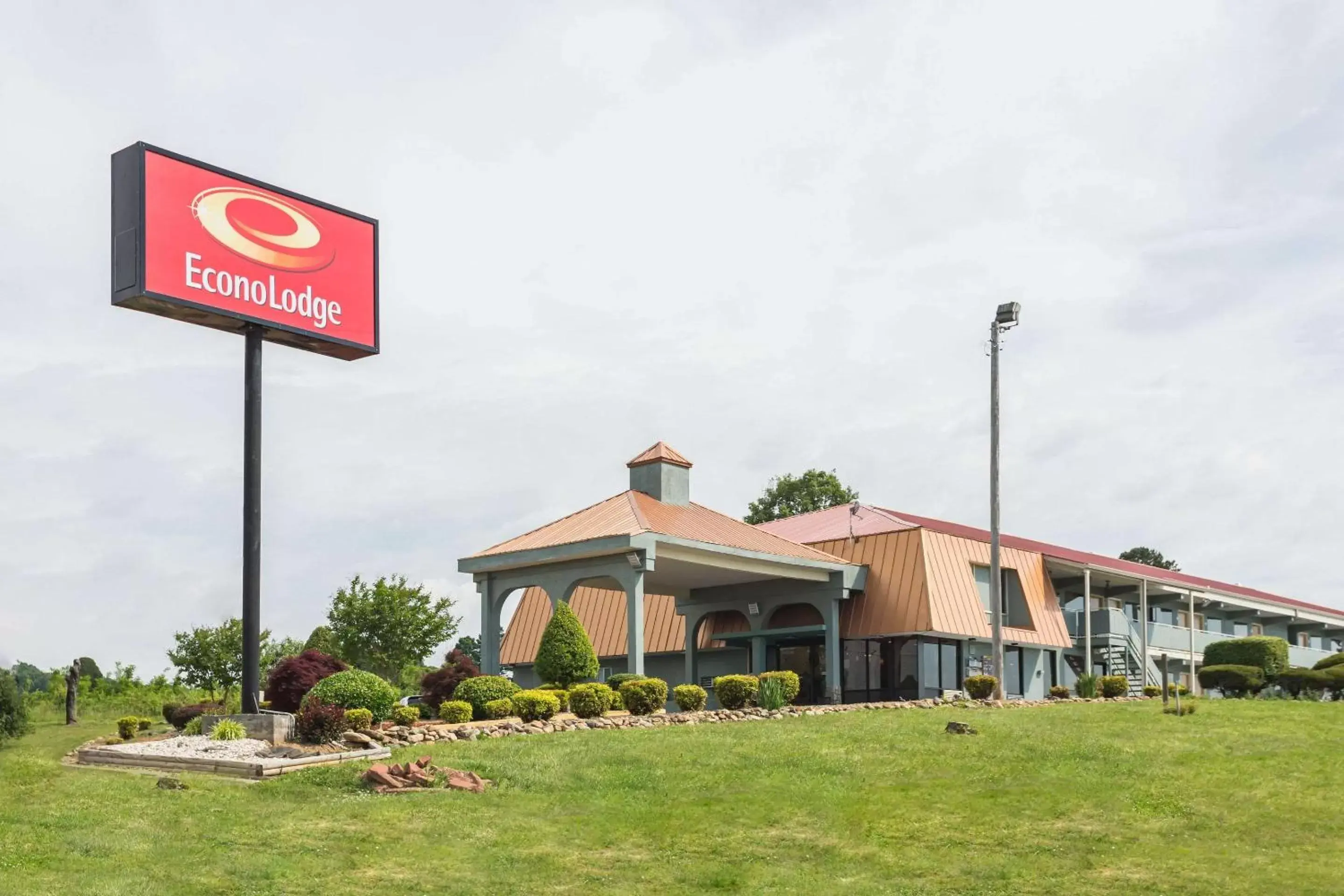 Property Building in Econo Lodge White Pine Morristown I-81 & I-40 Split