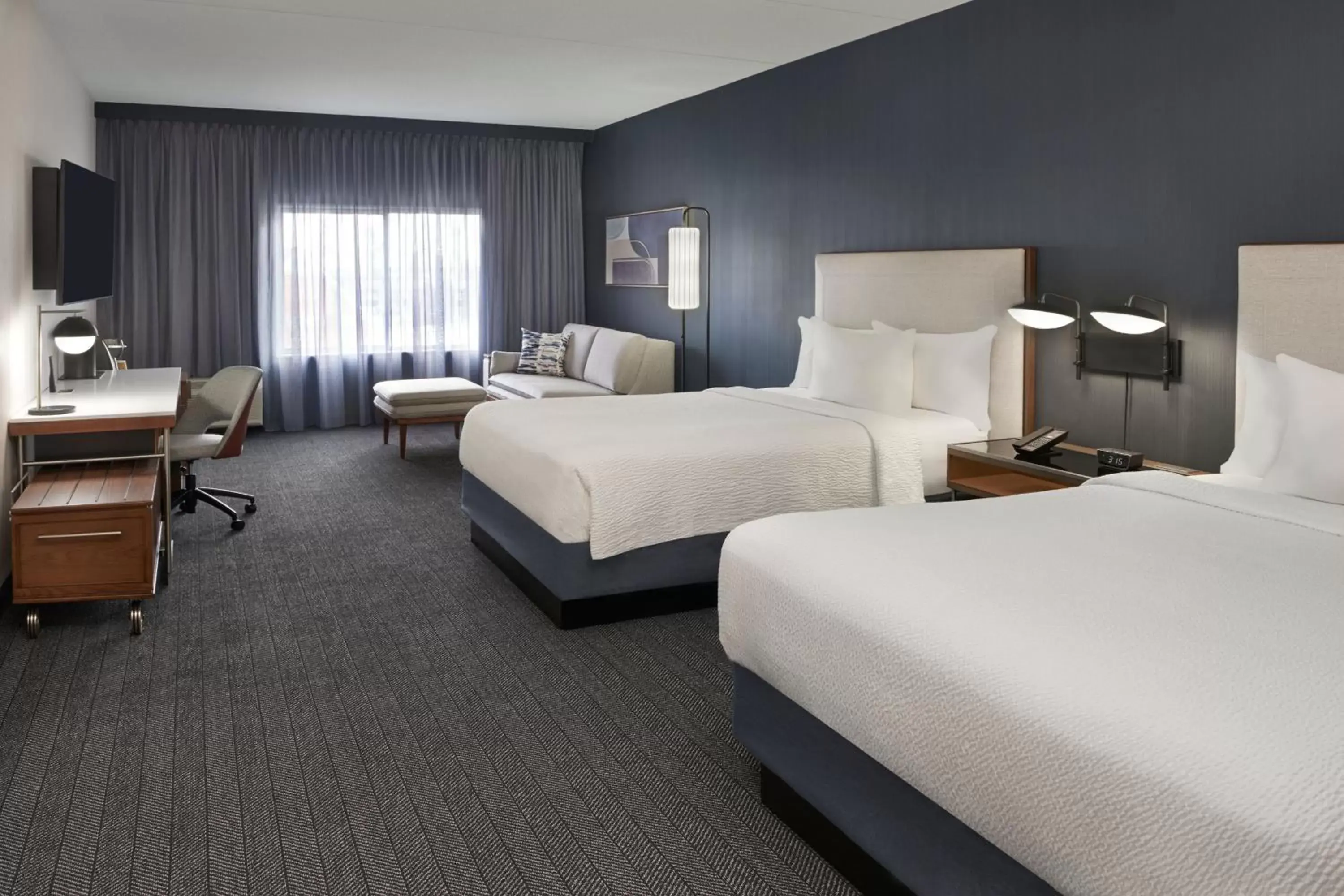 Photo of the whole room, Bed in Courtyard by Marriott Toronto Markham