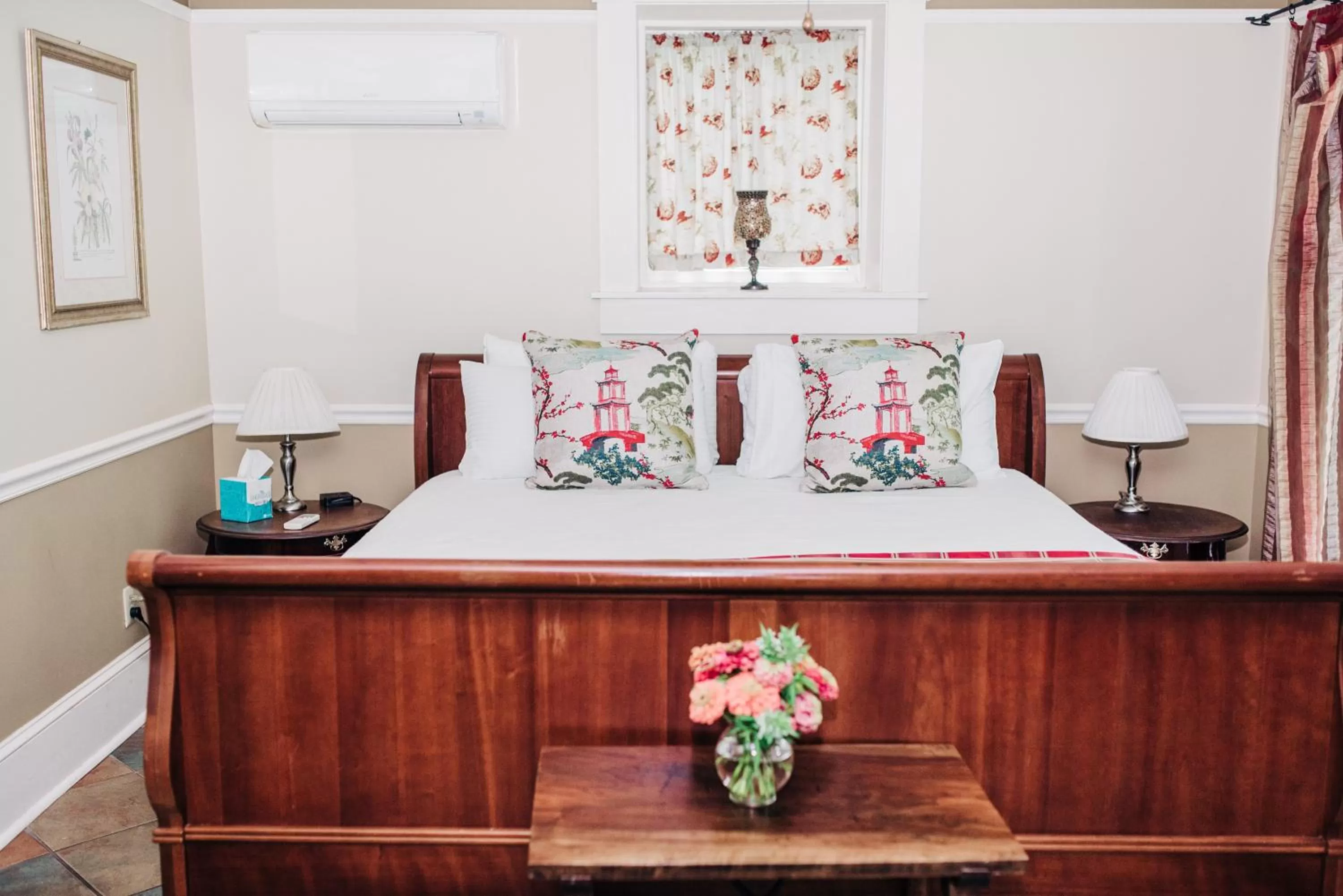 Bed in Benn Conger Inn