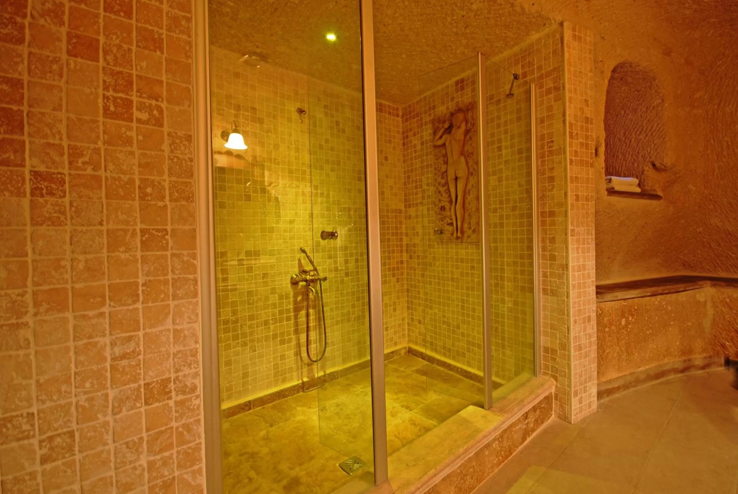 Bathroom in Miras Hotel