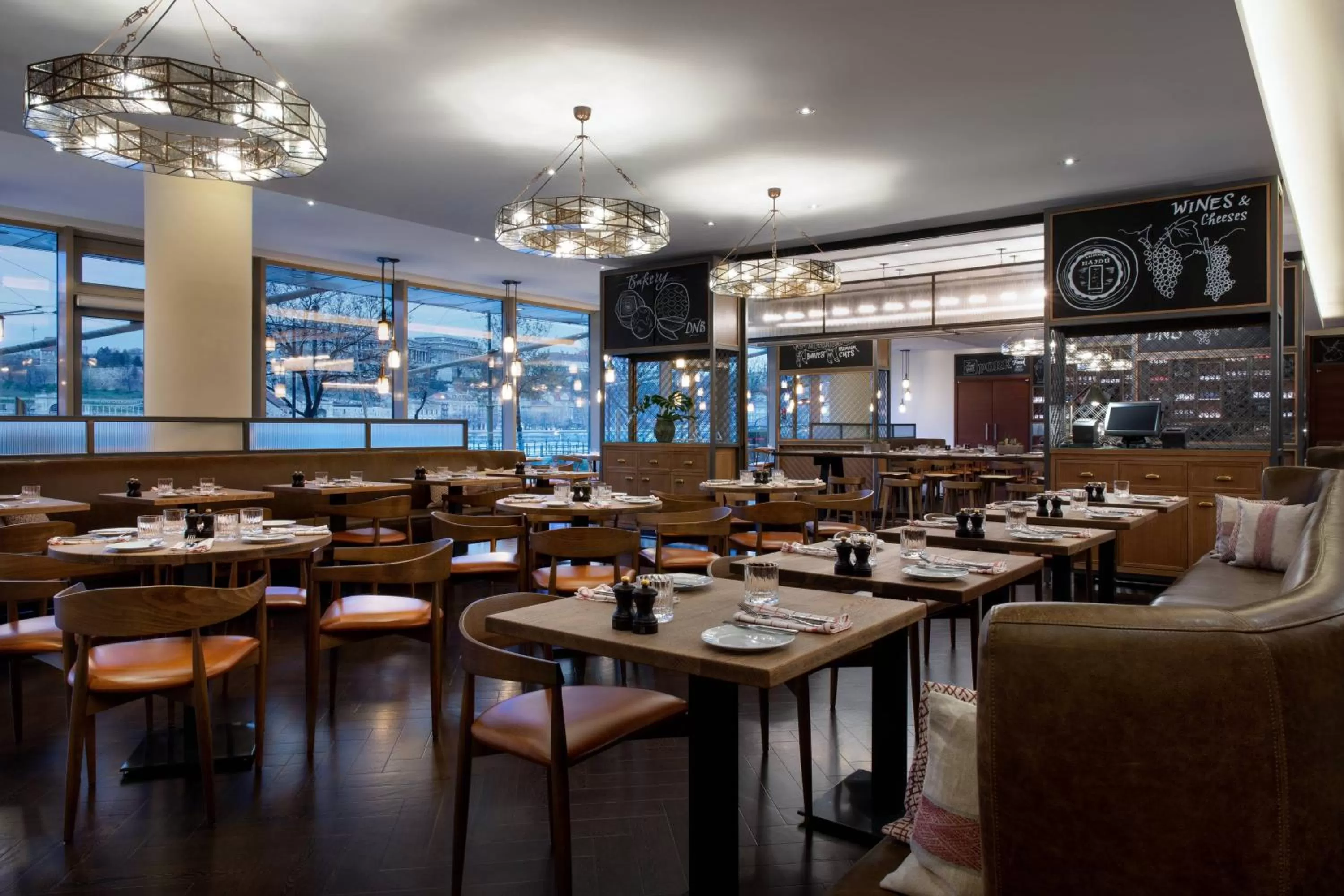 Restaurant/places to eat in Budapest Marriott Hotel