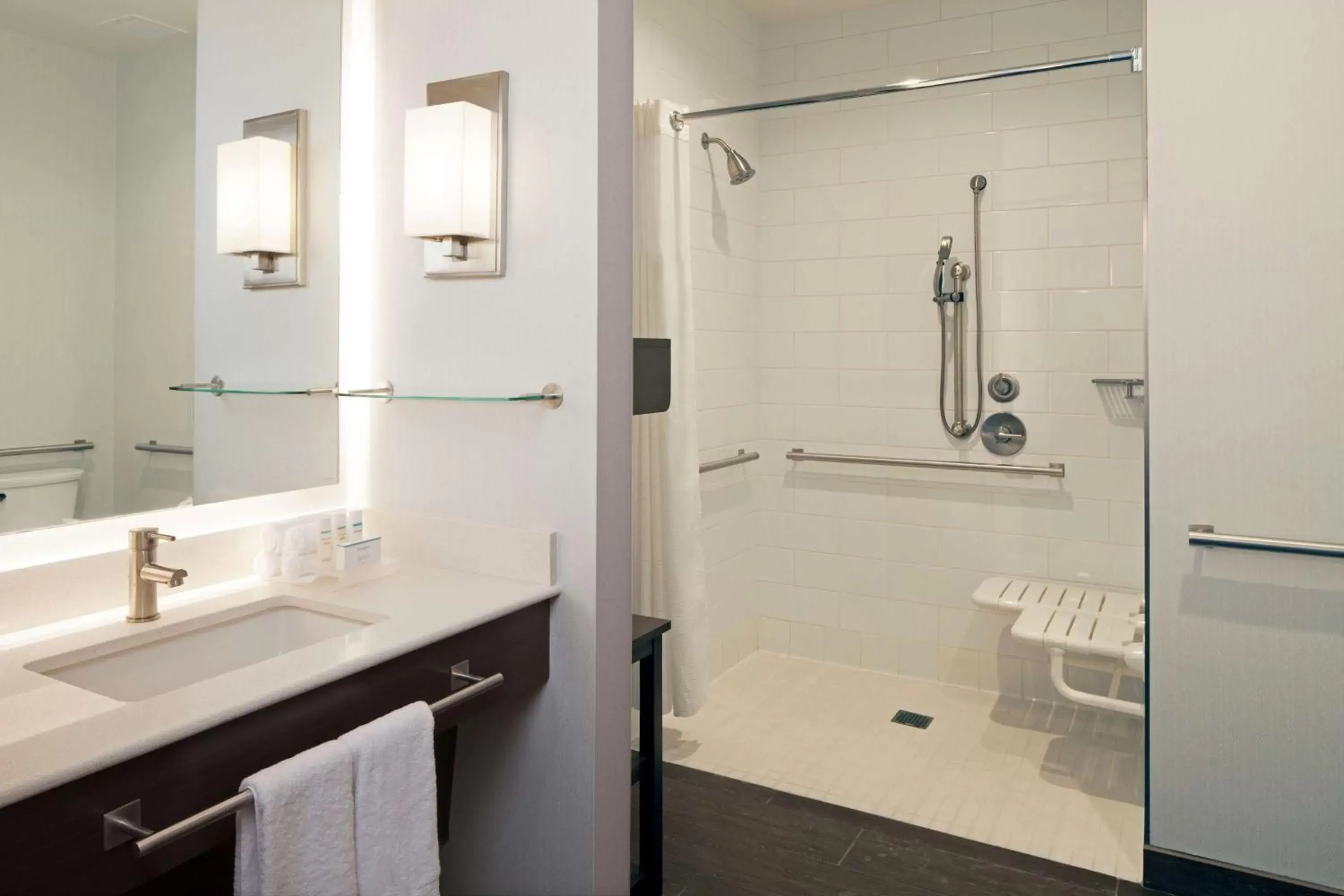 Bathroom in Homewood Suites By Hilton Los Angeles International Airport