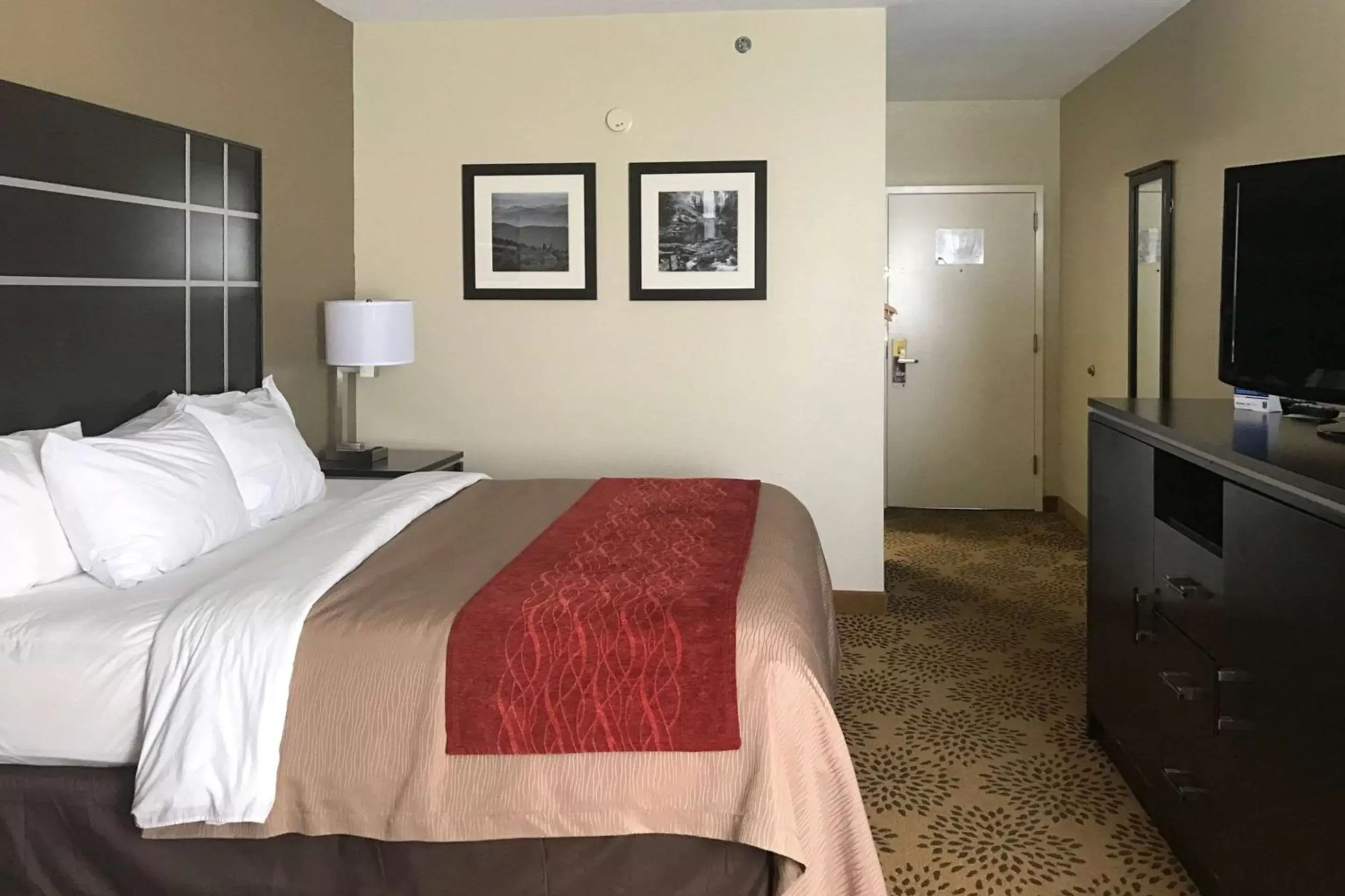 Photo of the whole room, Bed in Comfort Inn Mars Hill Photo of the whole room, Bed in Comfort Inn Mars Hill