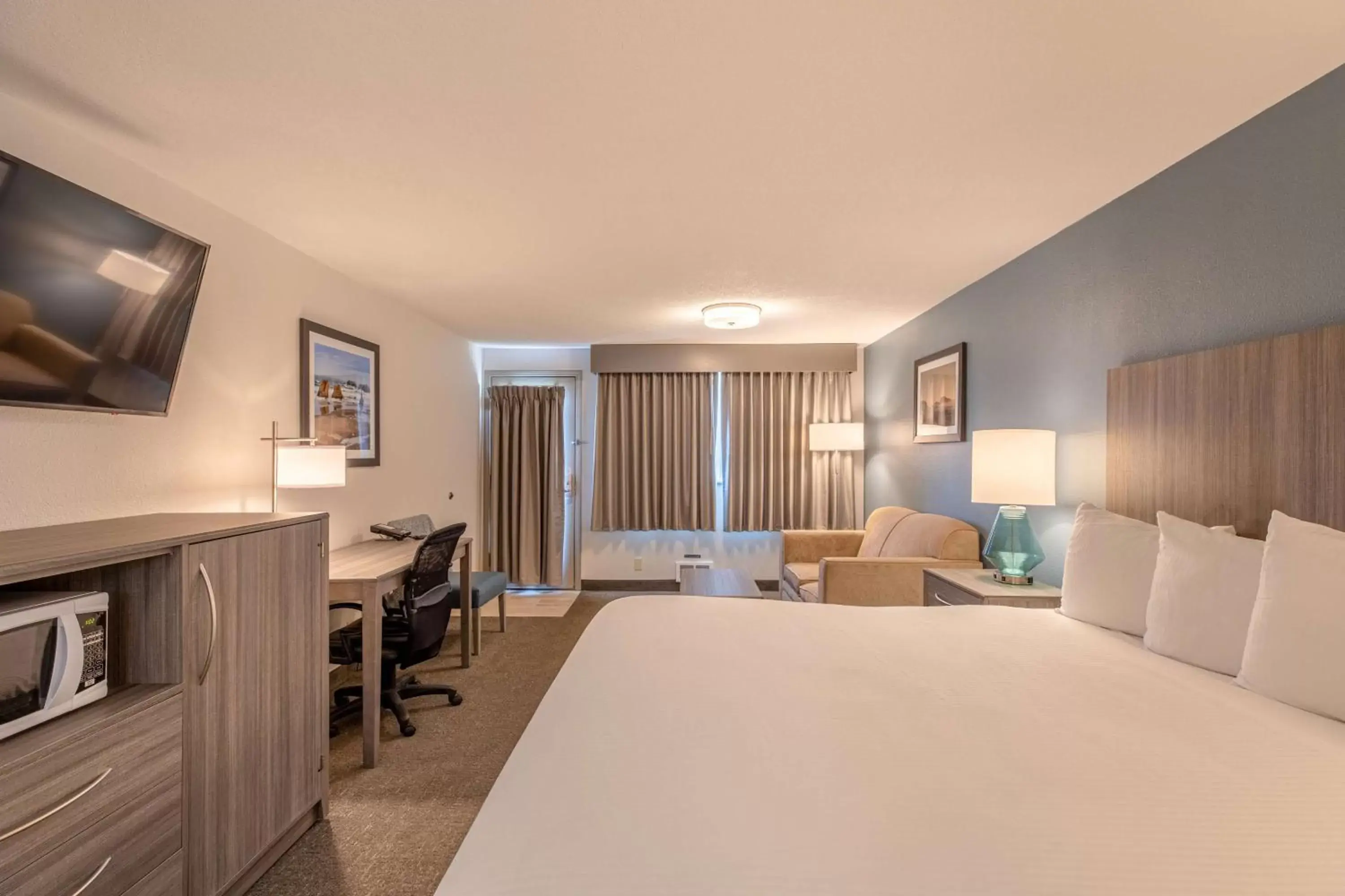 Photo of the whole room, Bed in Best Western Inn at Face Rock Photo of the whole room, Bed in Best Western Inn at Face Rock