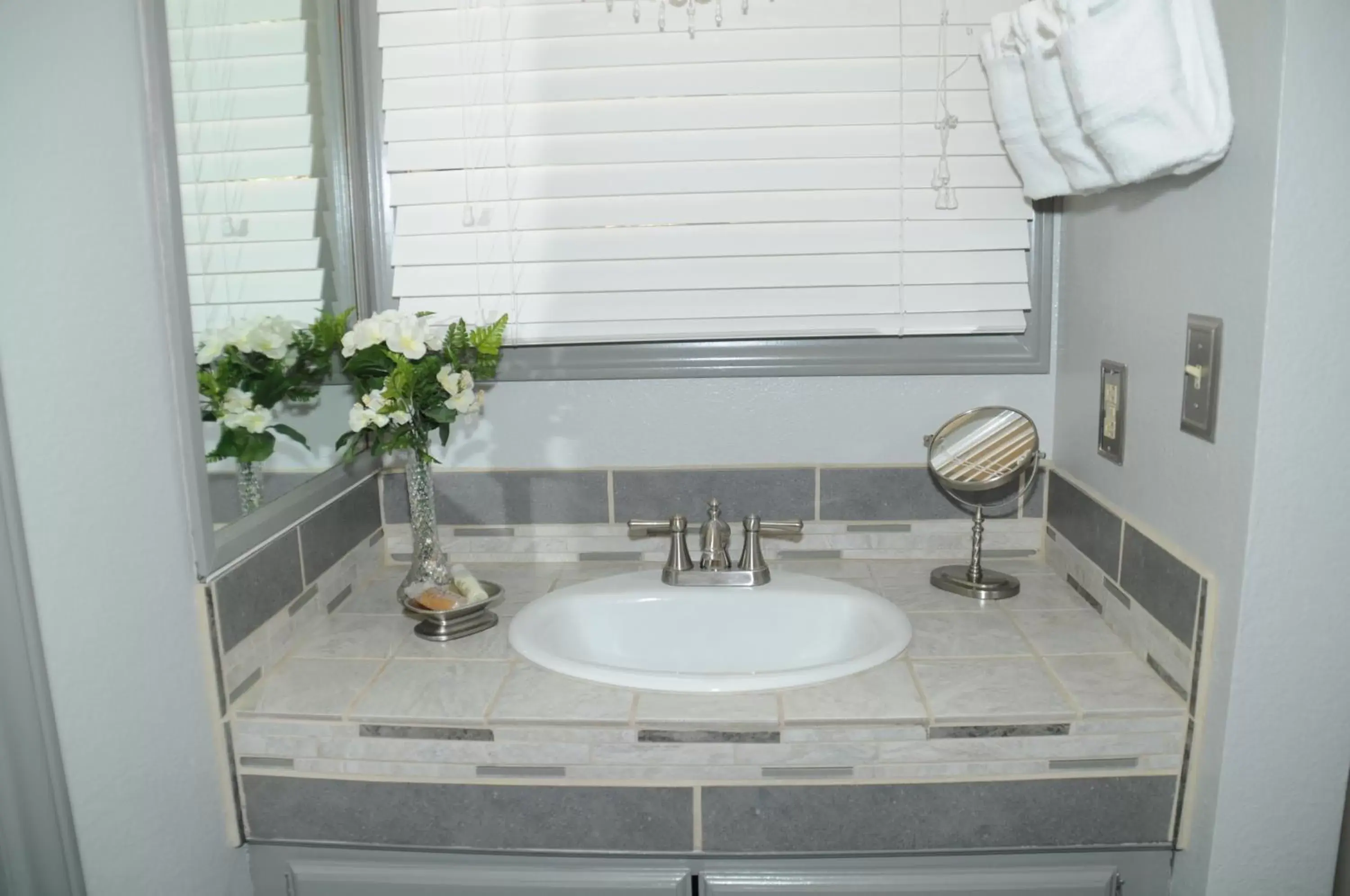 Decorative detail, Bathroom in The North Shore Inn