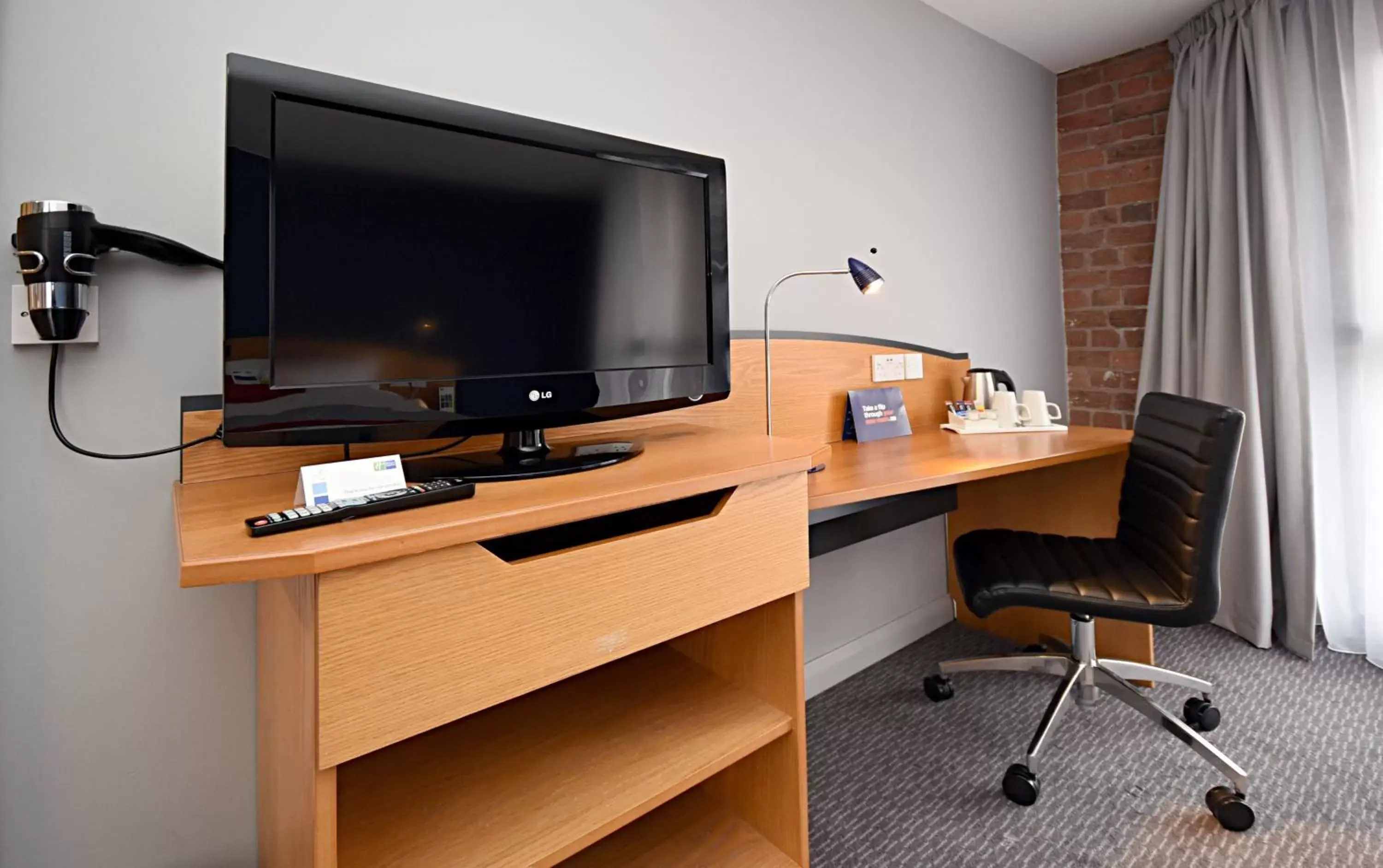 Photo of the whole room, TV/Entertainment Center in Holiday Inn Express Liverpool-Albert Dock, an IHG Hotel