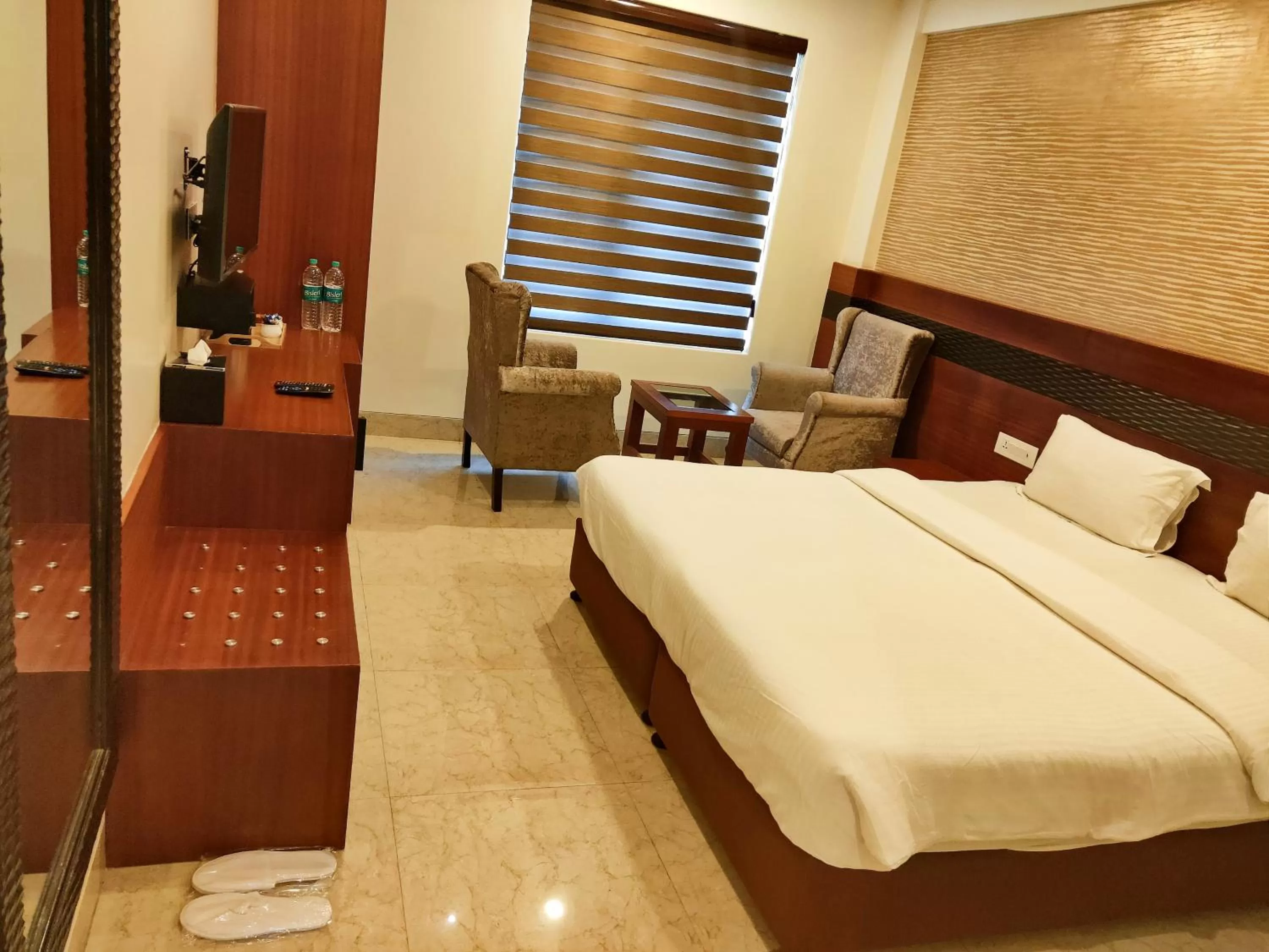 Photo of the whole room, Bed in Holy River Hotel