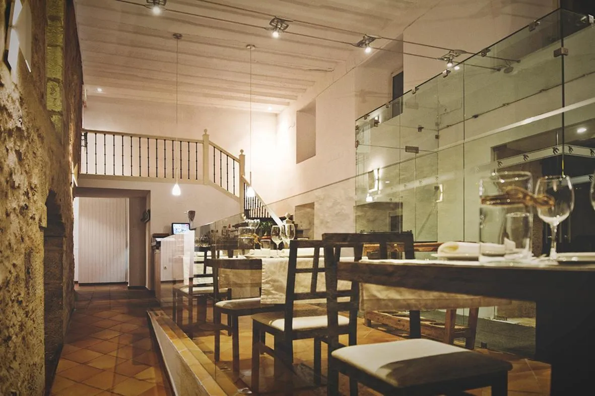 Restaurant/places to eat in Hotel Leonor de Aquitania