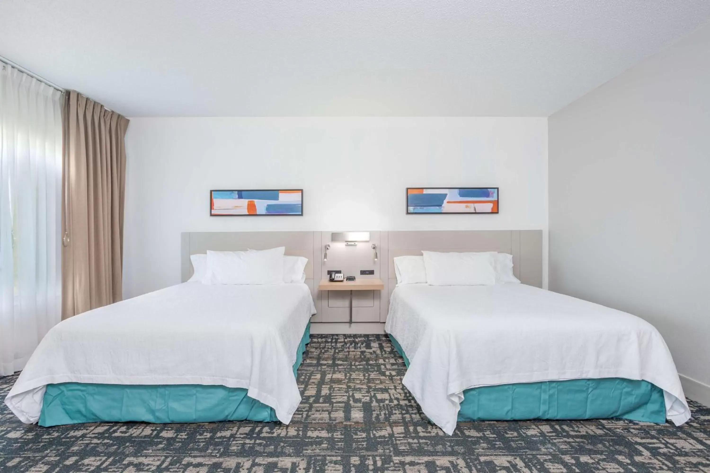 Bed in Hilton Garden Inn Cincinnati/Sharonville