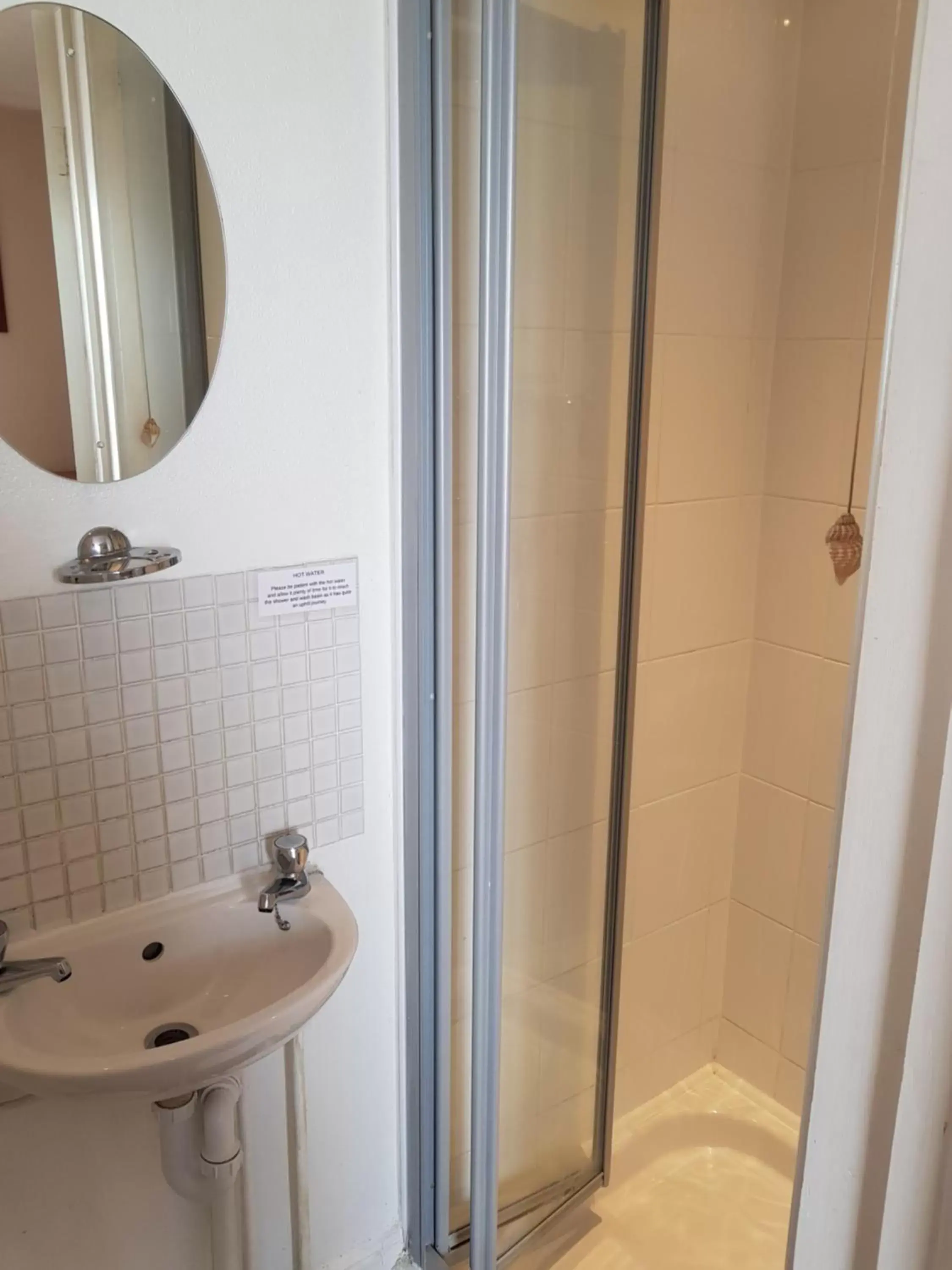 Bathroom in Lyndale Guest House