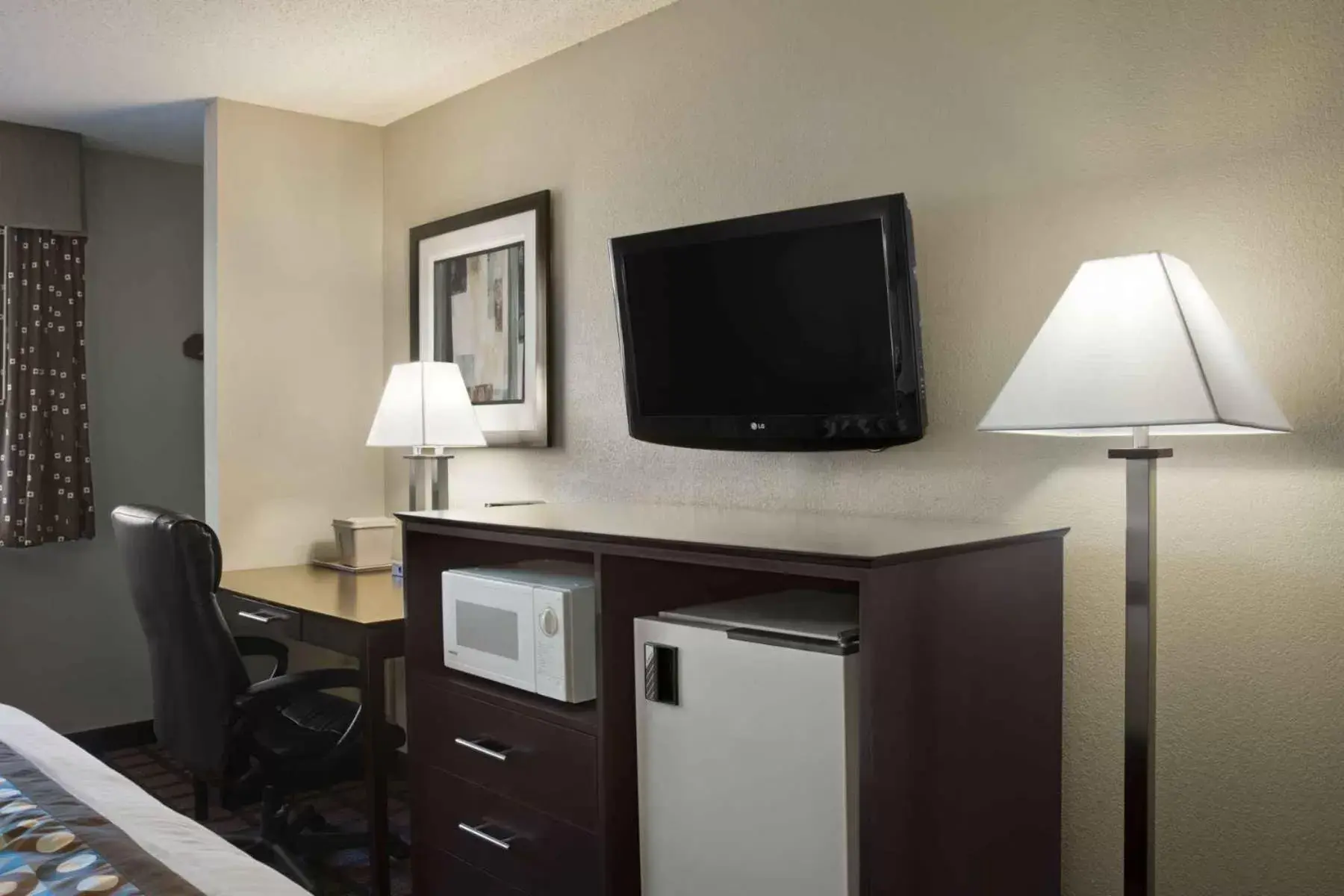 TV and multimedia, TV/Entertainment Center in Super 8 by Wyndham Whitewater WI