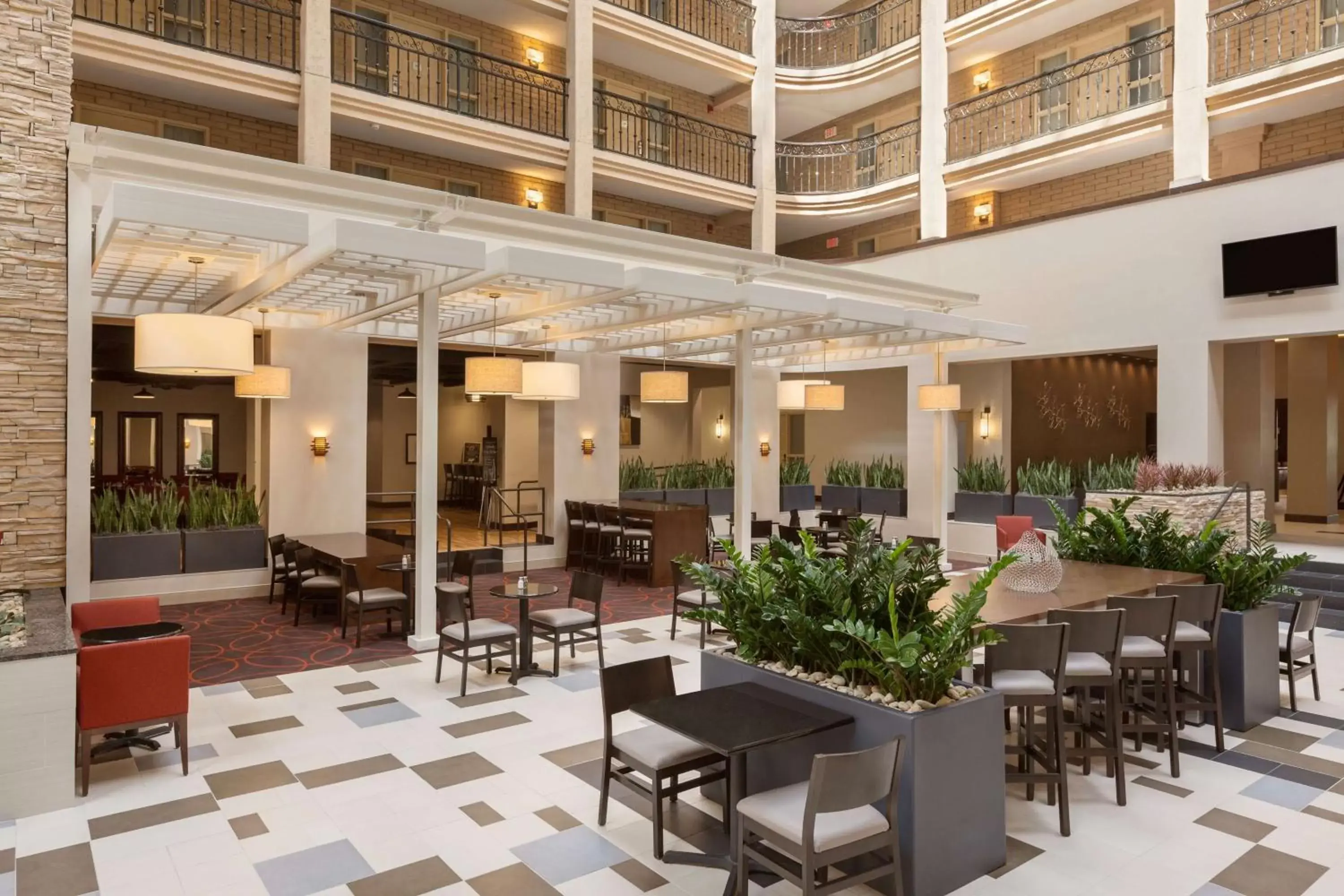Lobby or reception, Restaurant/Places to Eat in Embassy Suites Baton Rouge