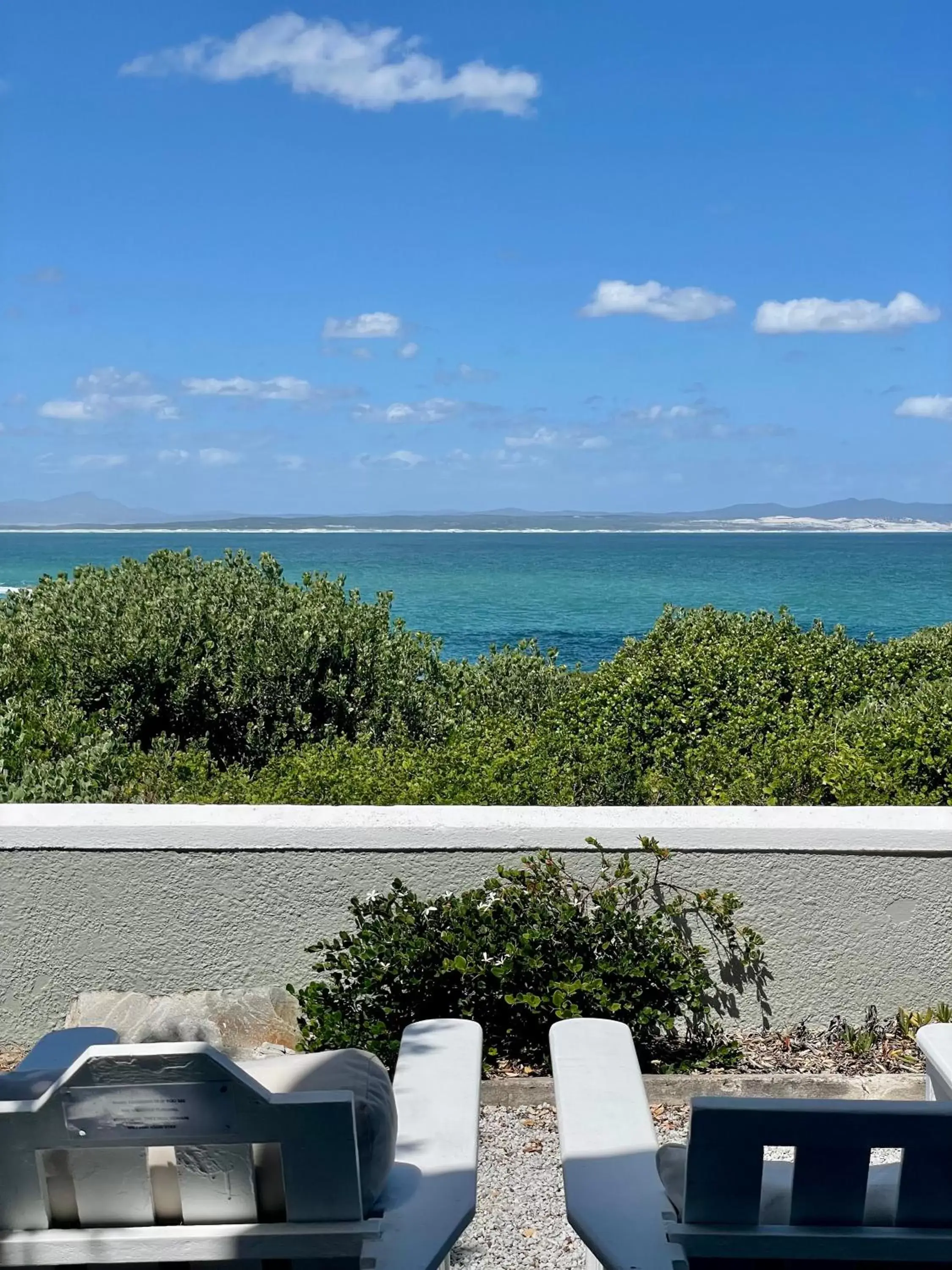 Deluxe Double or Twin Room with Ocean View in 11 WESTCLIFF RENTALS Deluxe Double or Twin Room with Ocean View in 11 WESTCLIFF RENTALS