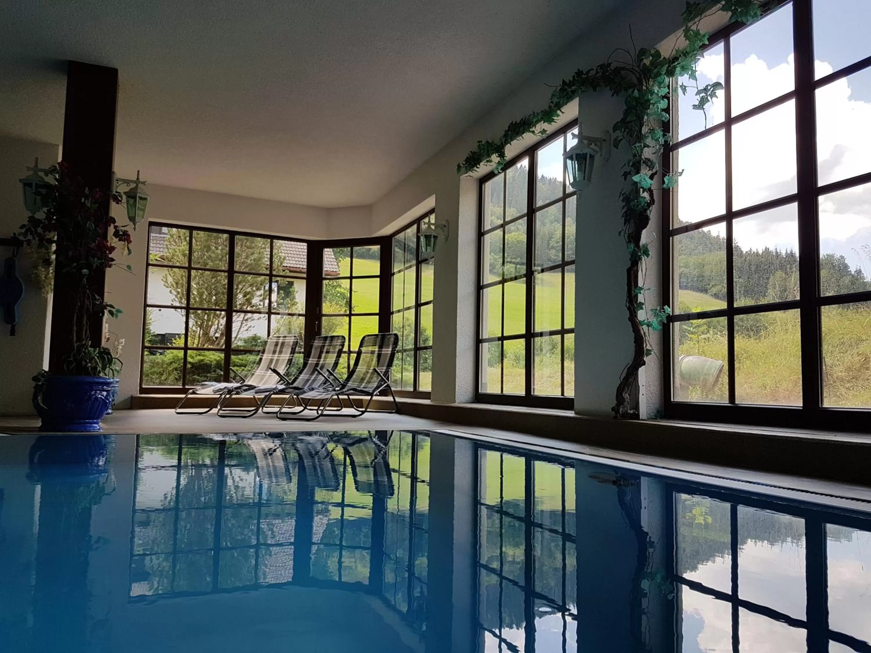 Swimming Pool in Hotel Landhaus Sonnenhof
