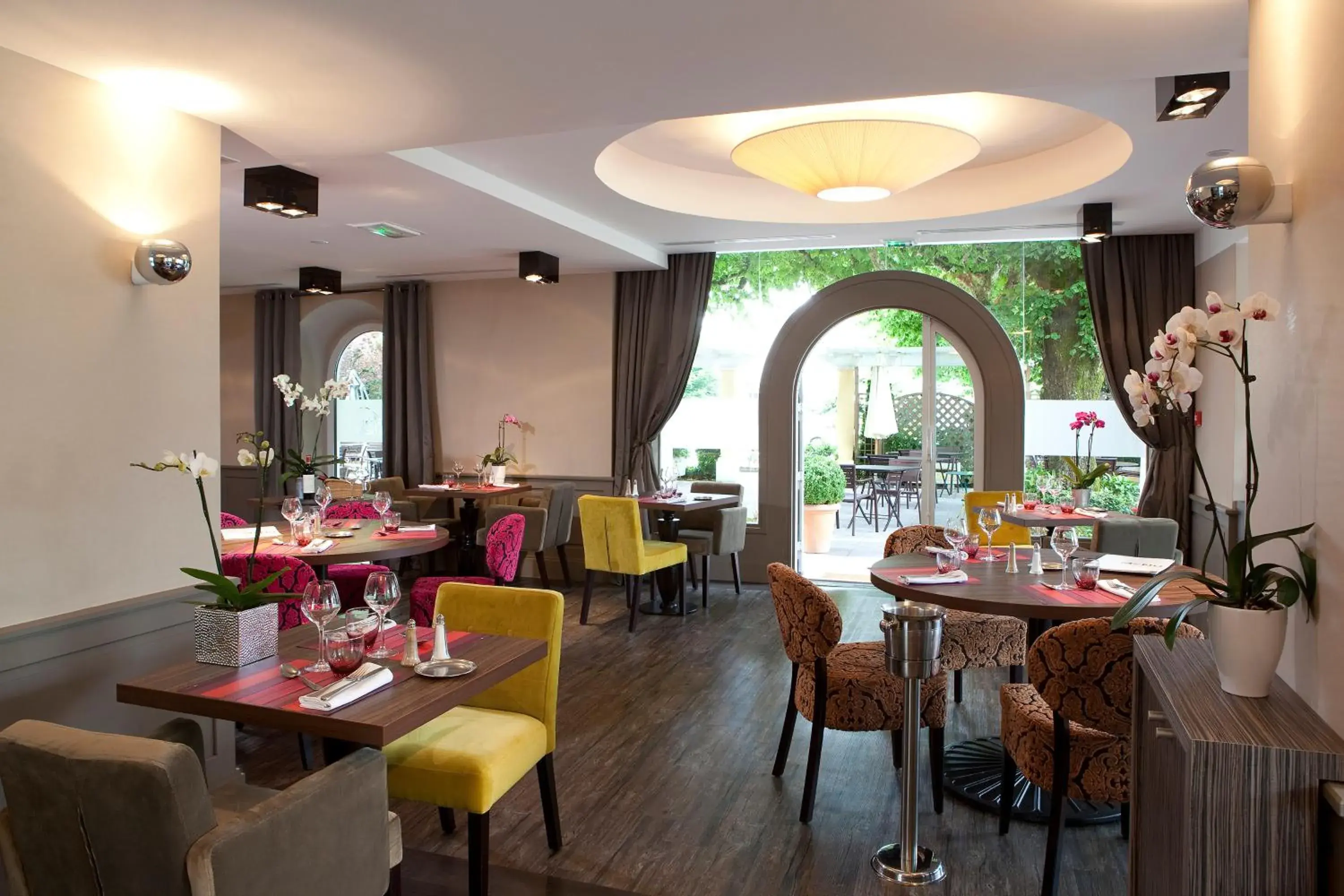 Restaurant/Places to Eat in Logis Auberge Saint Simond
