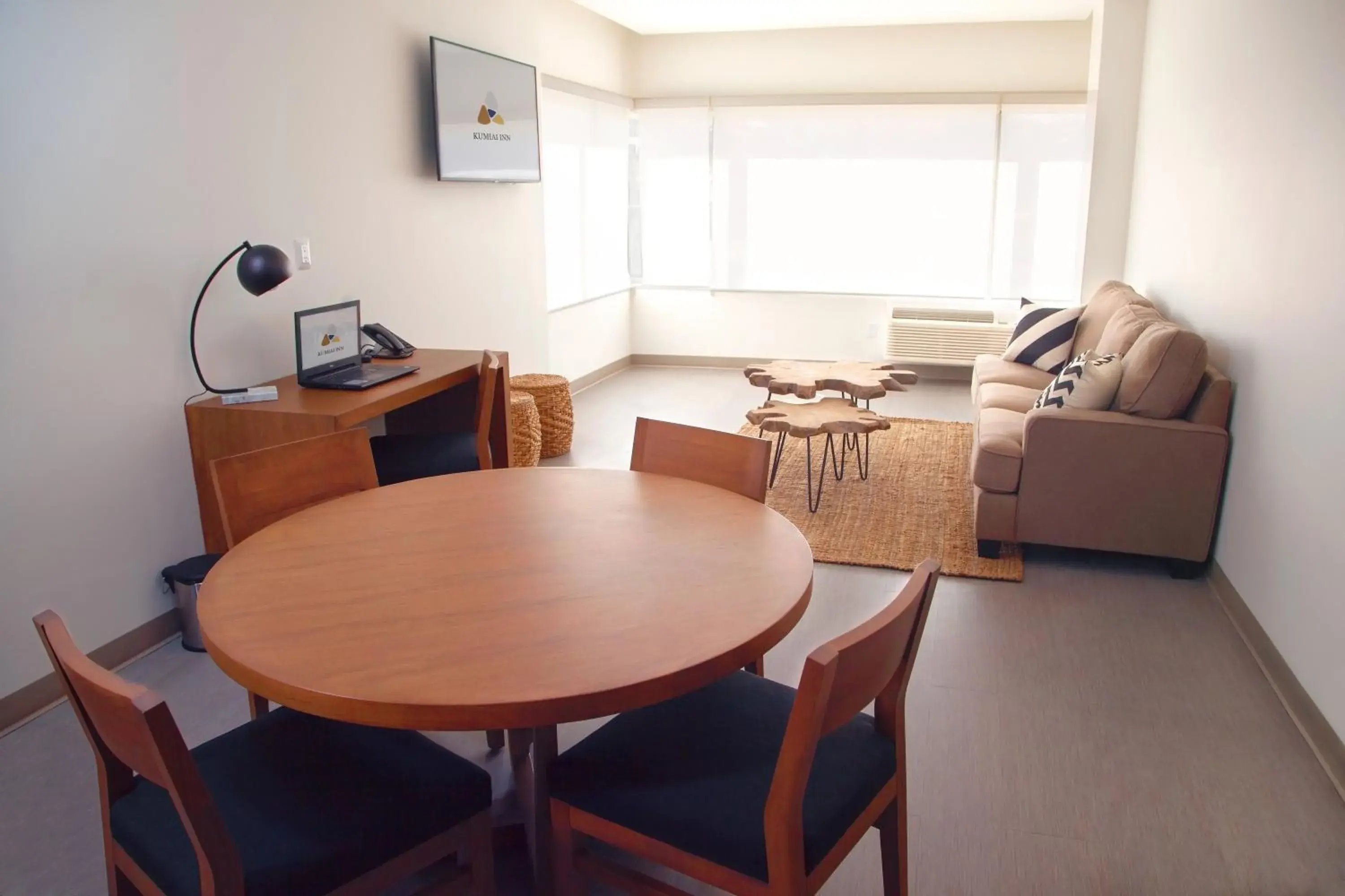 Dining Area in Hotel Kumiai Inn