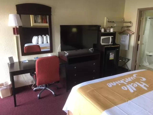 Bed in Days Inn by Wyndham Paintsville