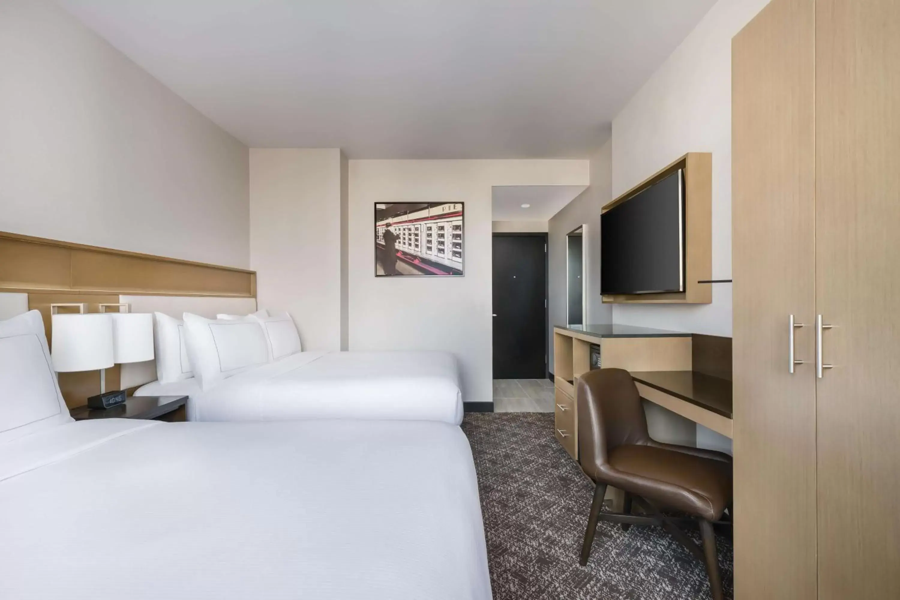 Bedroom, TV/Entertainment Center in DoubleTree by Hilton New York Times Square South