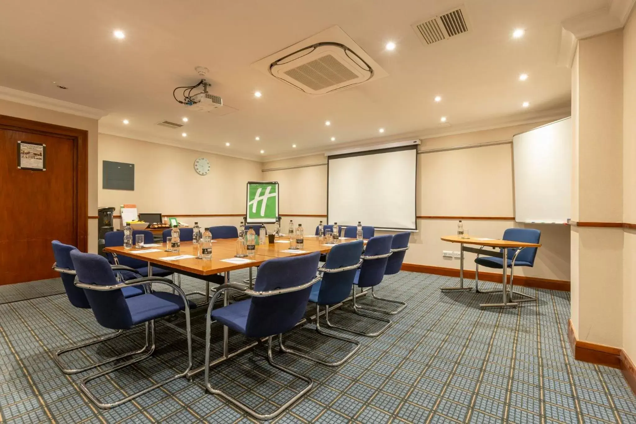 Meeting/conference room in Holiday Inn - Glasgow Airport, an IHG Hotel