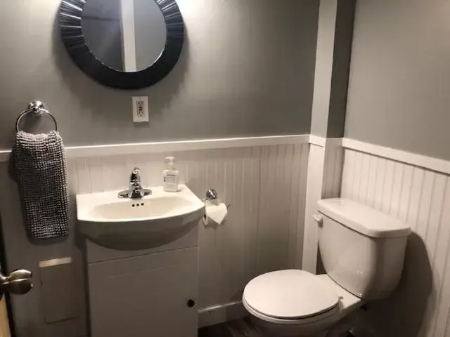 Bathroom in Jasper Way Inn