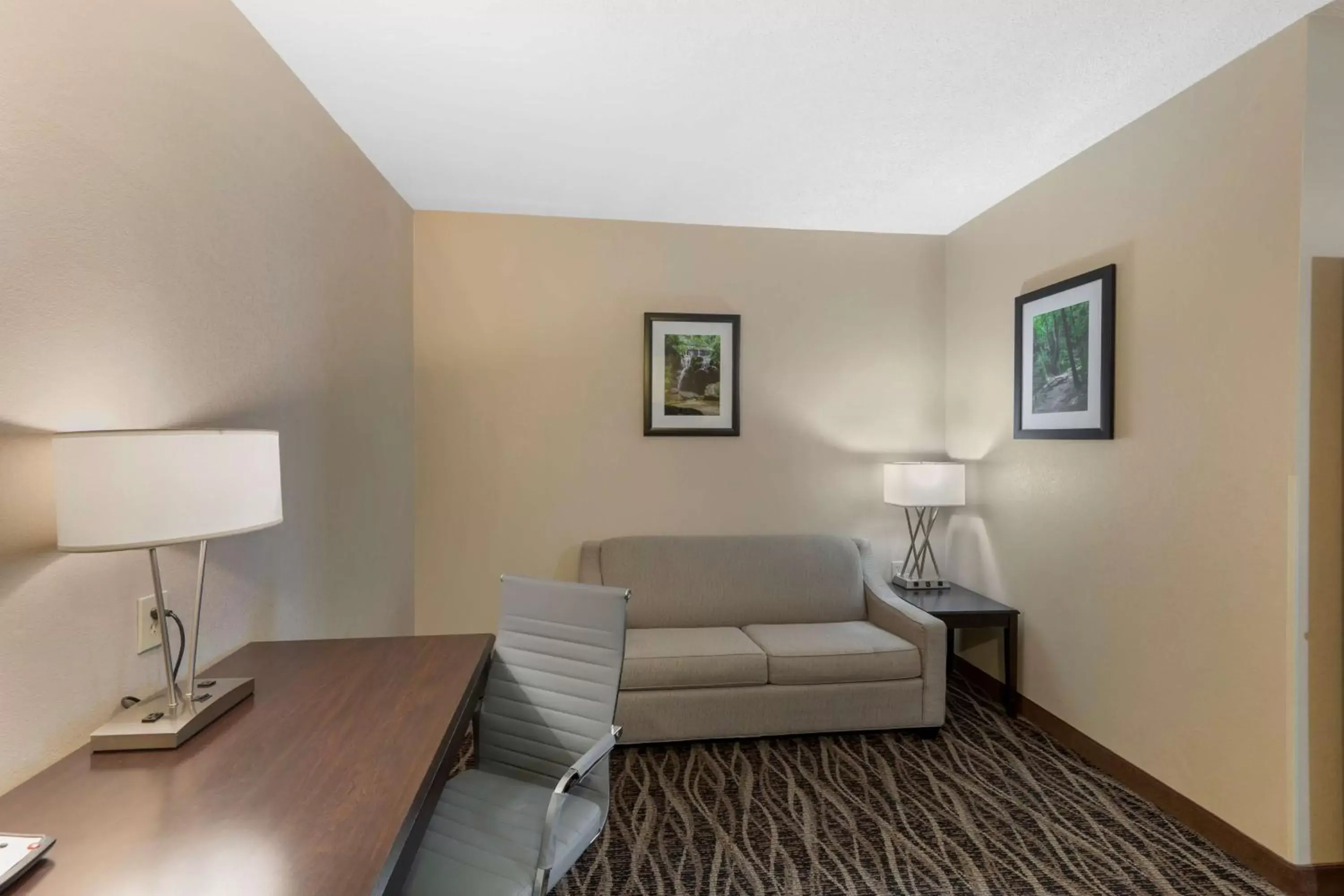 Bedroom, Seating Area in Best Western Plus Russellville Hotel & Suites