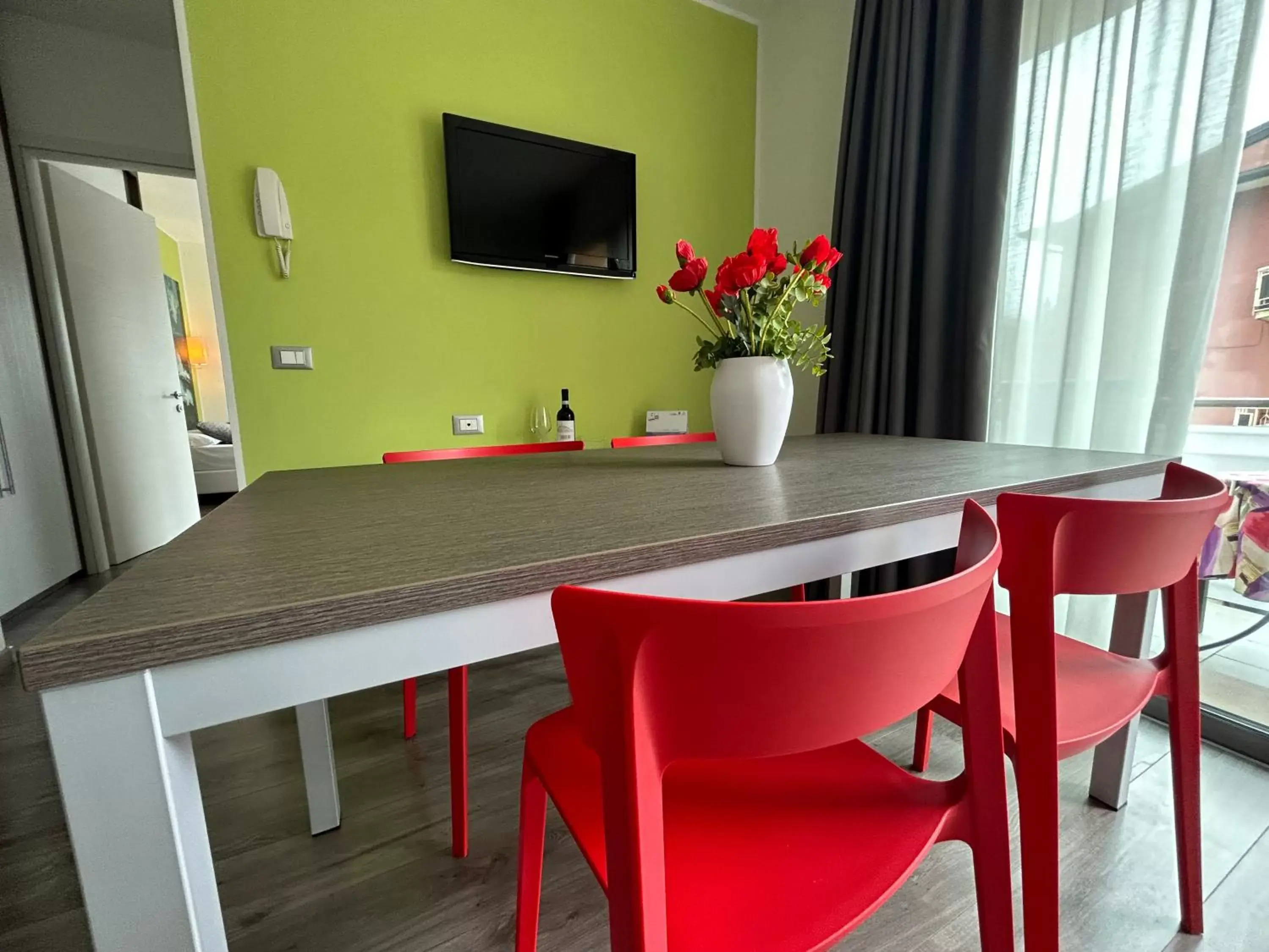 Seating area, TV/Entertainment Center in Gardesana Active Apartments