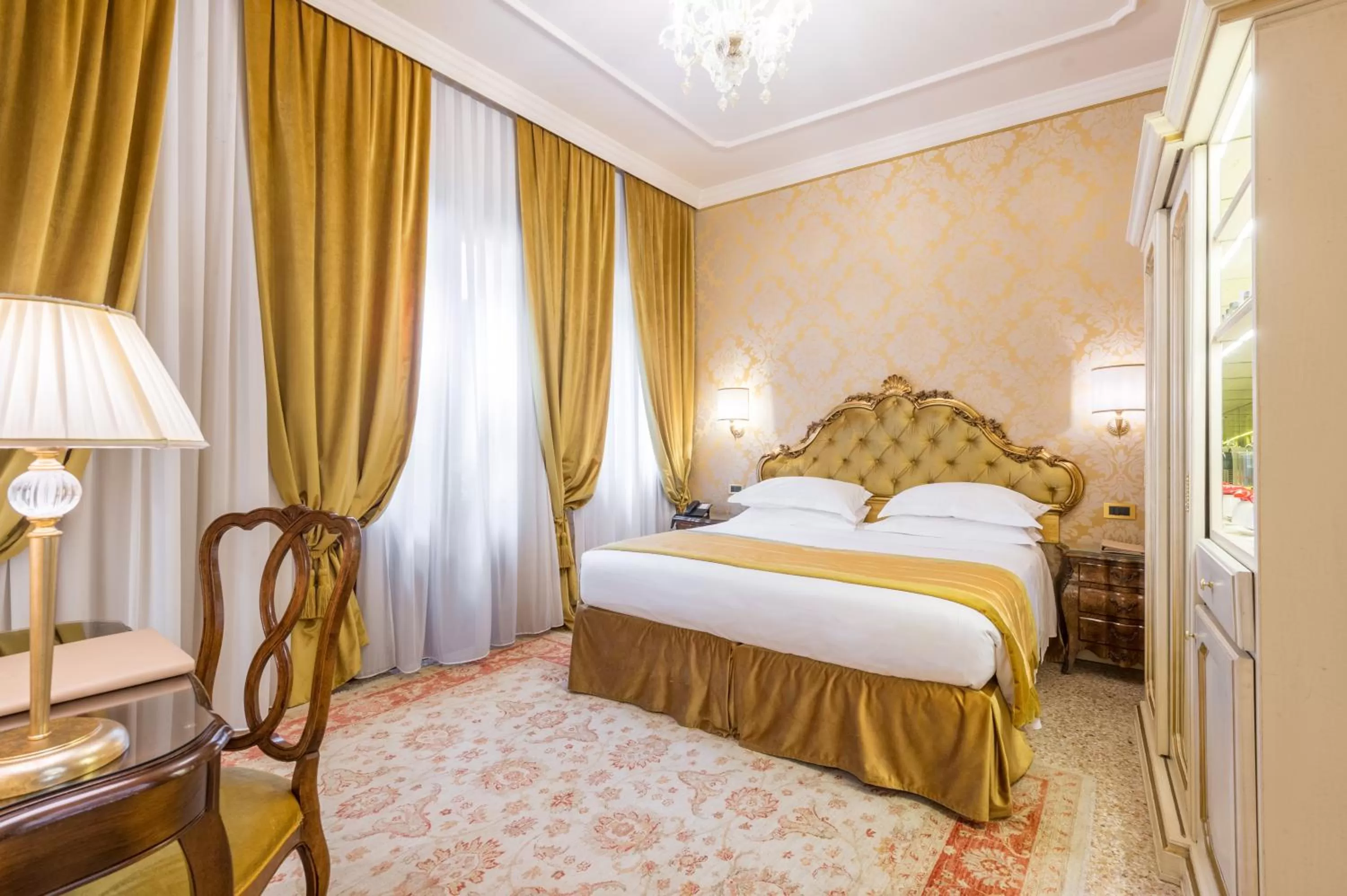 Bed in Hotel Ai Cavalieri di Venezia