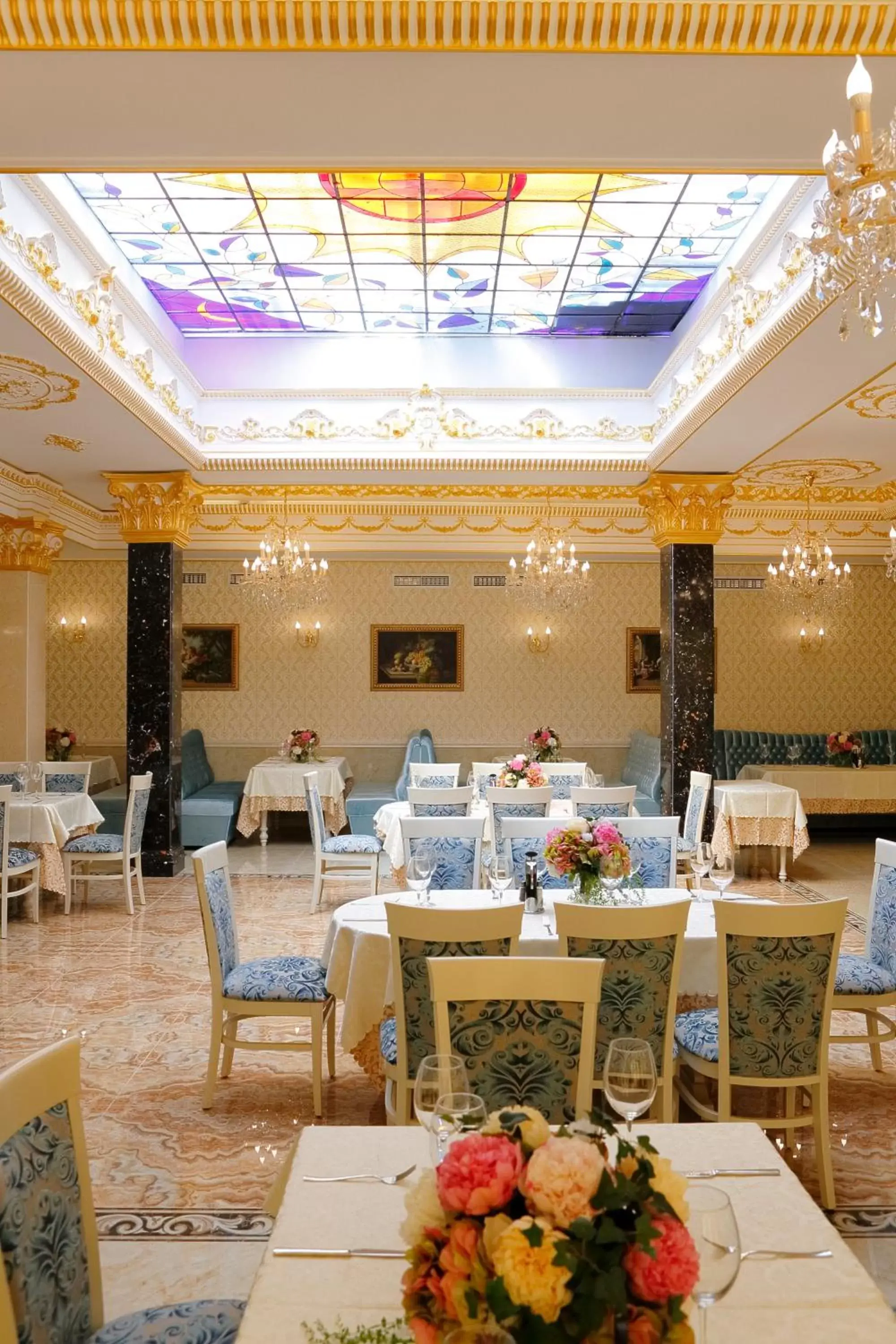 Restaurant/places to eat in Hotel Montecito Restaurant/places to eat in Hotel Montecito