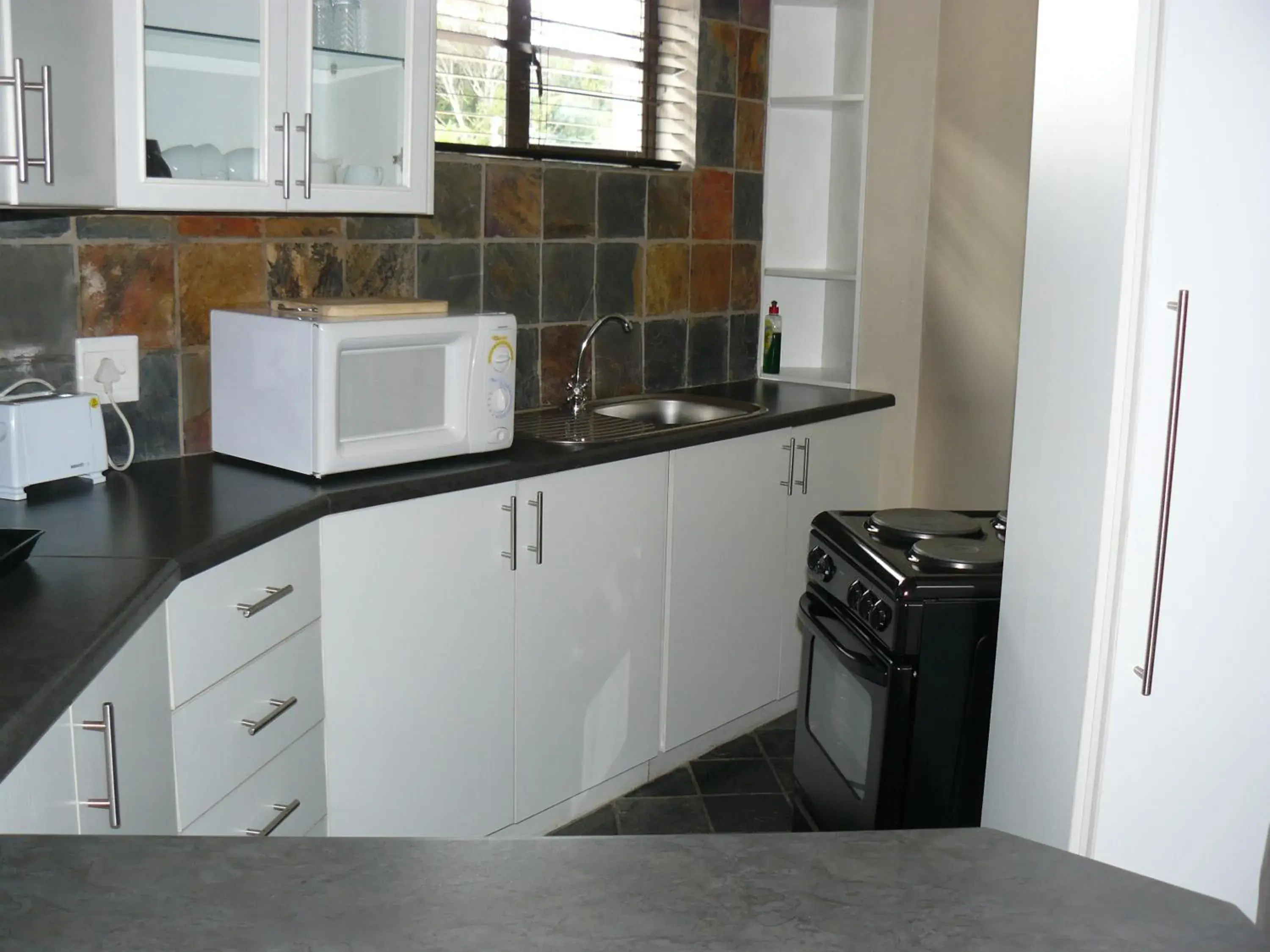 Coffee/tea facilities, Kitchen/Kitchenette in See More Guest House