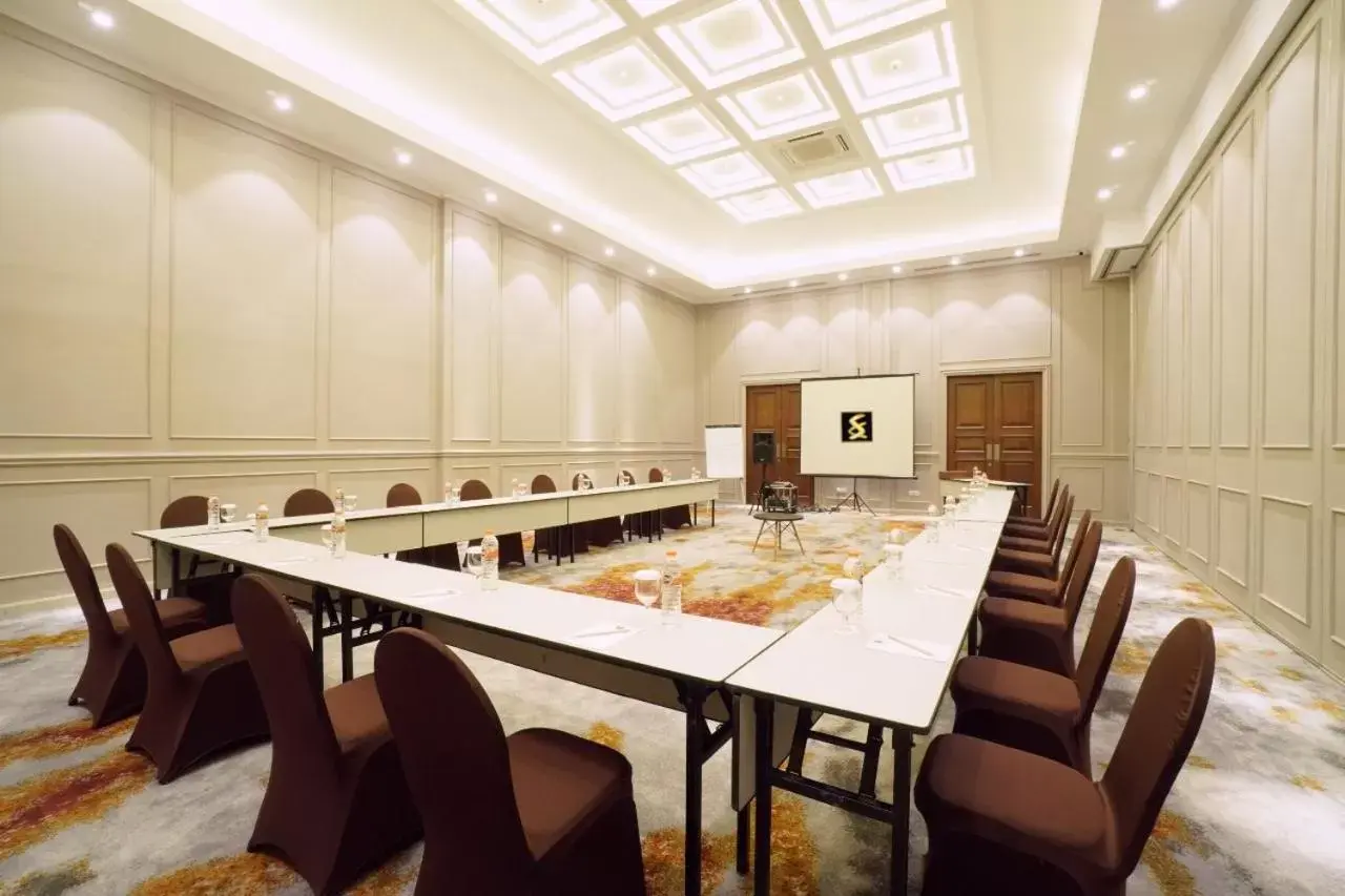 Meeting/conference room in Sentral Cawang Hotel