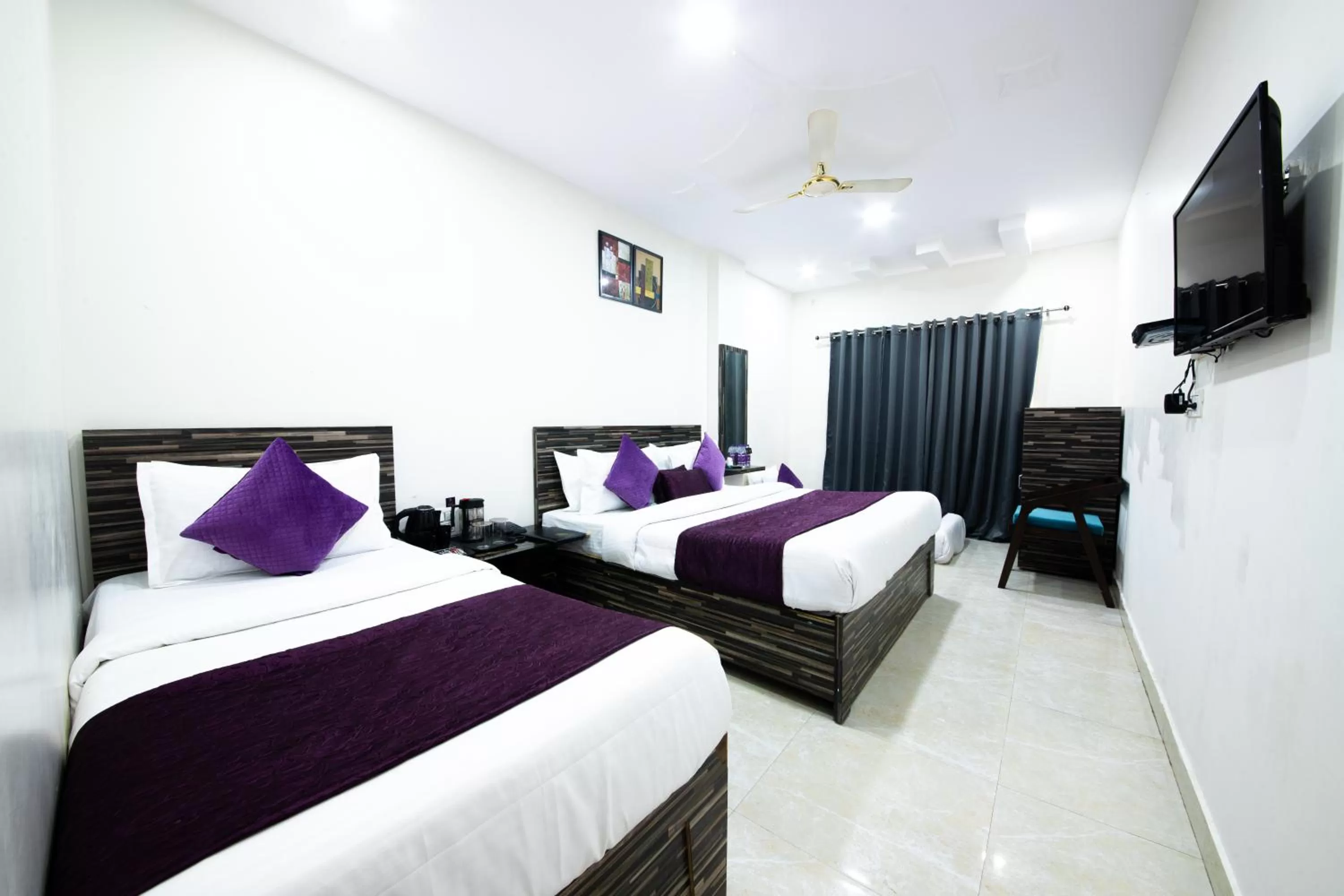 Bed in Grey Castle - Hotel Near Haridwar Railway station