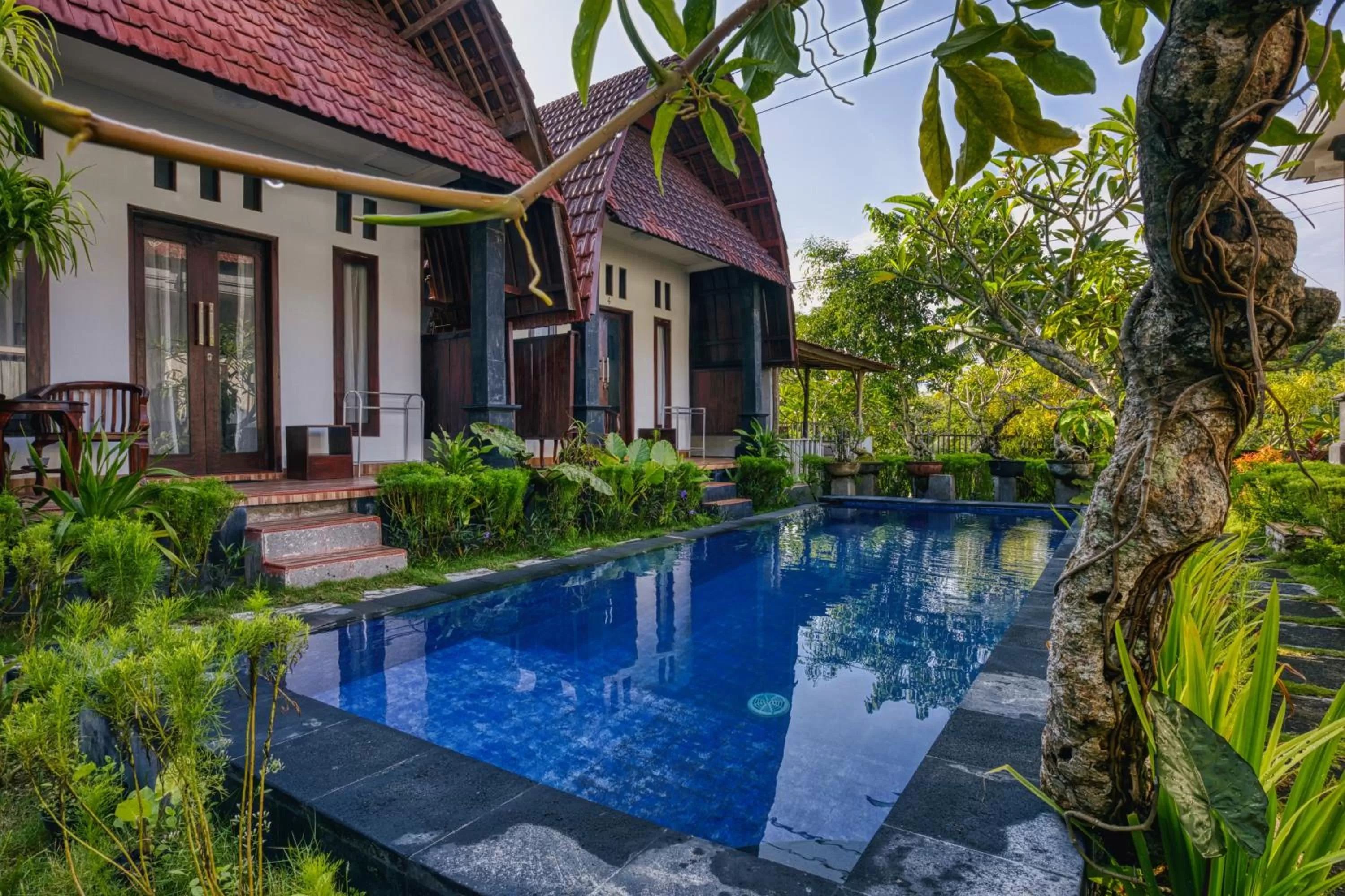 Property building in Toro Cottage