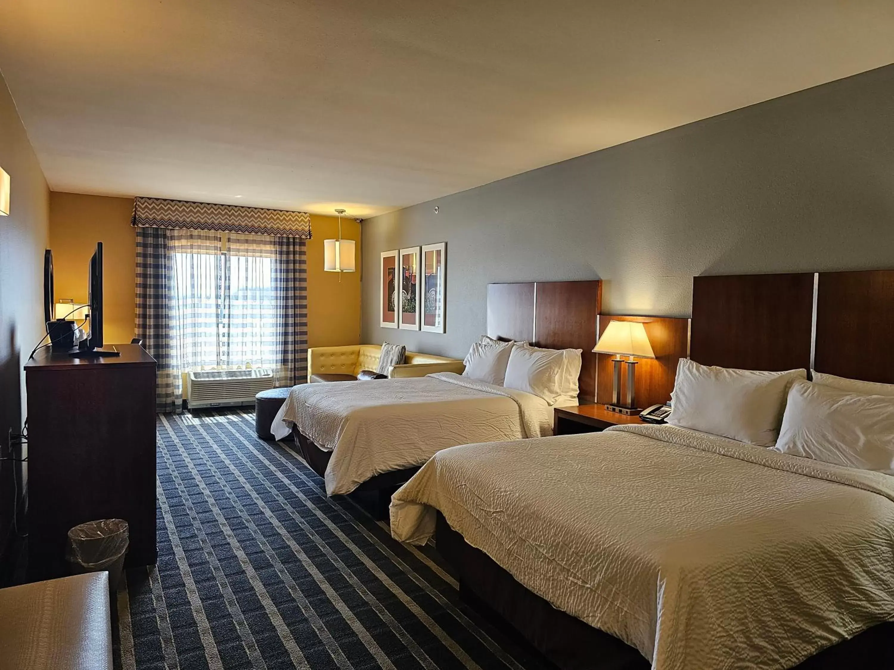 Bedroom, Bed in Holiday Inn Express & Suites Perry-National Fairground Area, an IHG Hotel