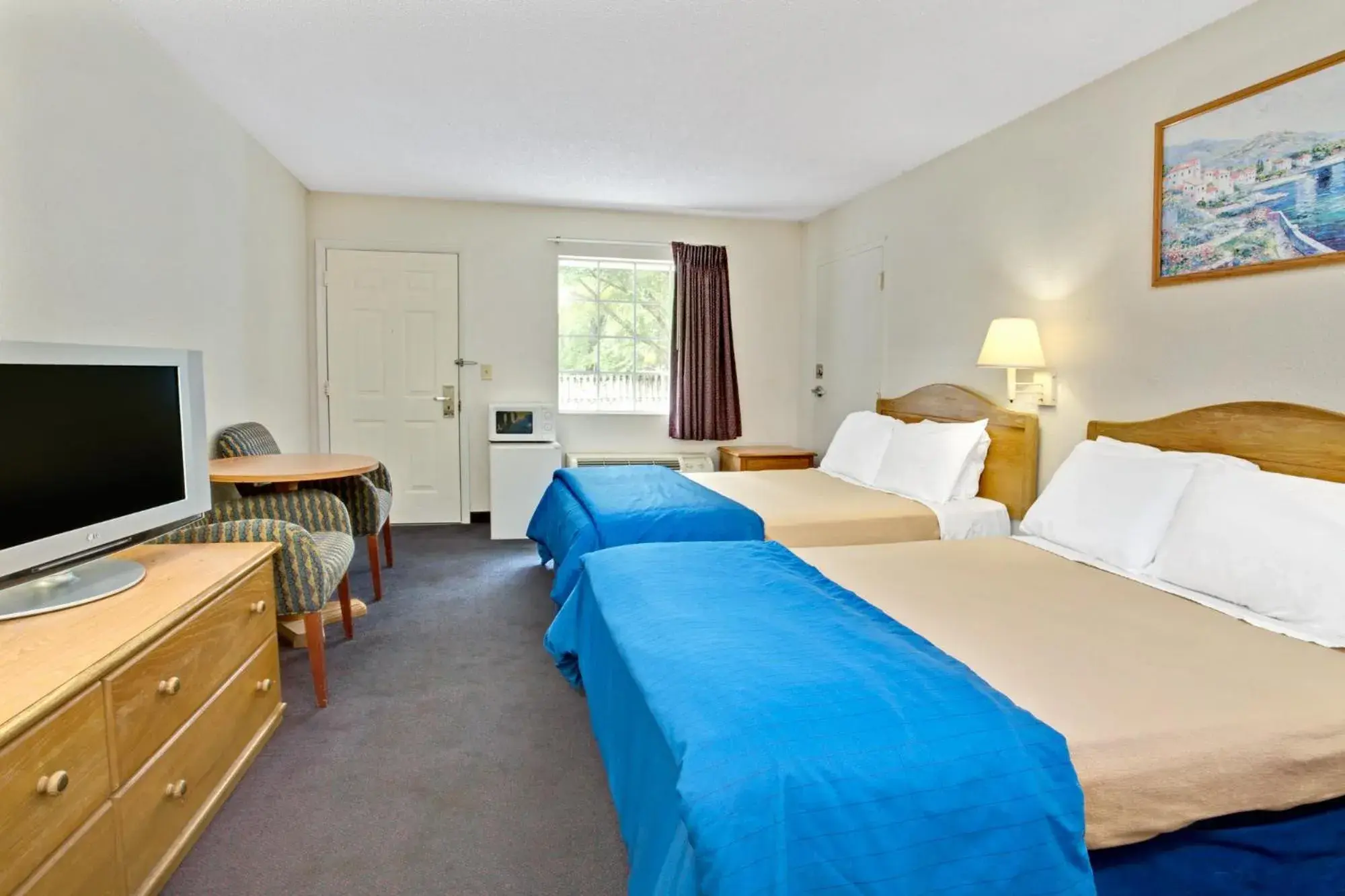 TV and multimedia, Bed in Travelodge Suites by Wyndham MacClenny