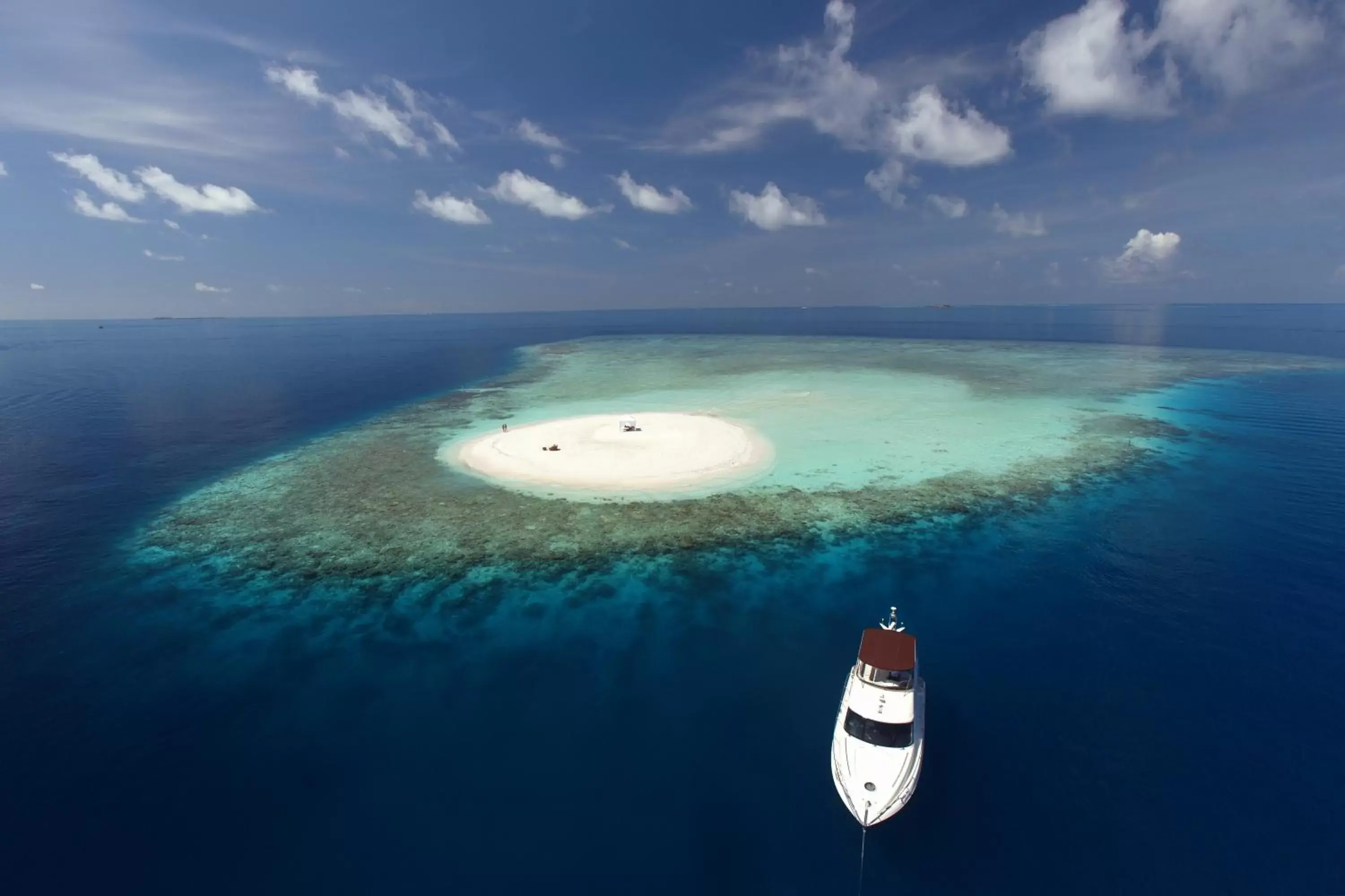 Restaurant/places to eat, Bird's-eye View in Baros Maldives