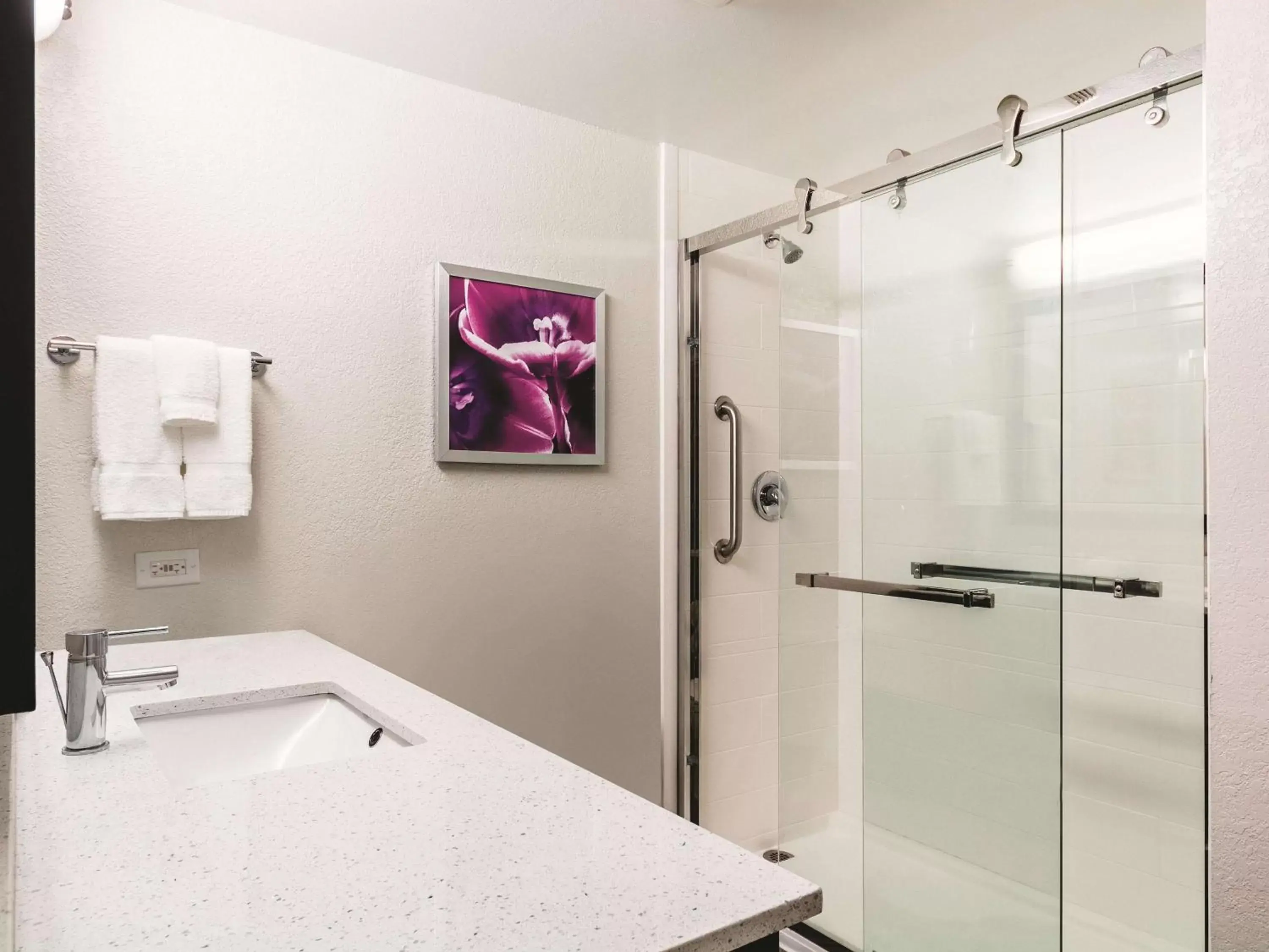 Photo of the whole room, Bathroom in La Quinta Inn & Suites by Wyndham San Antonio Downtown
