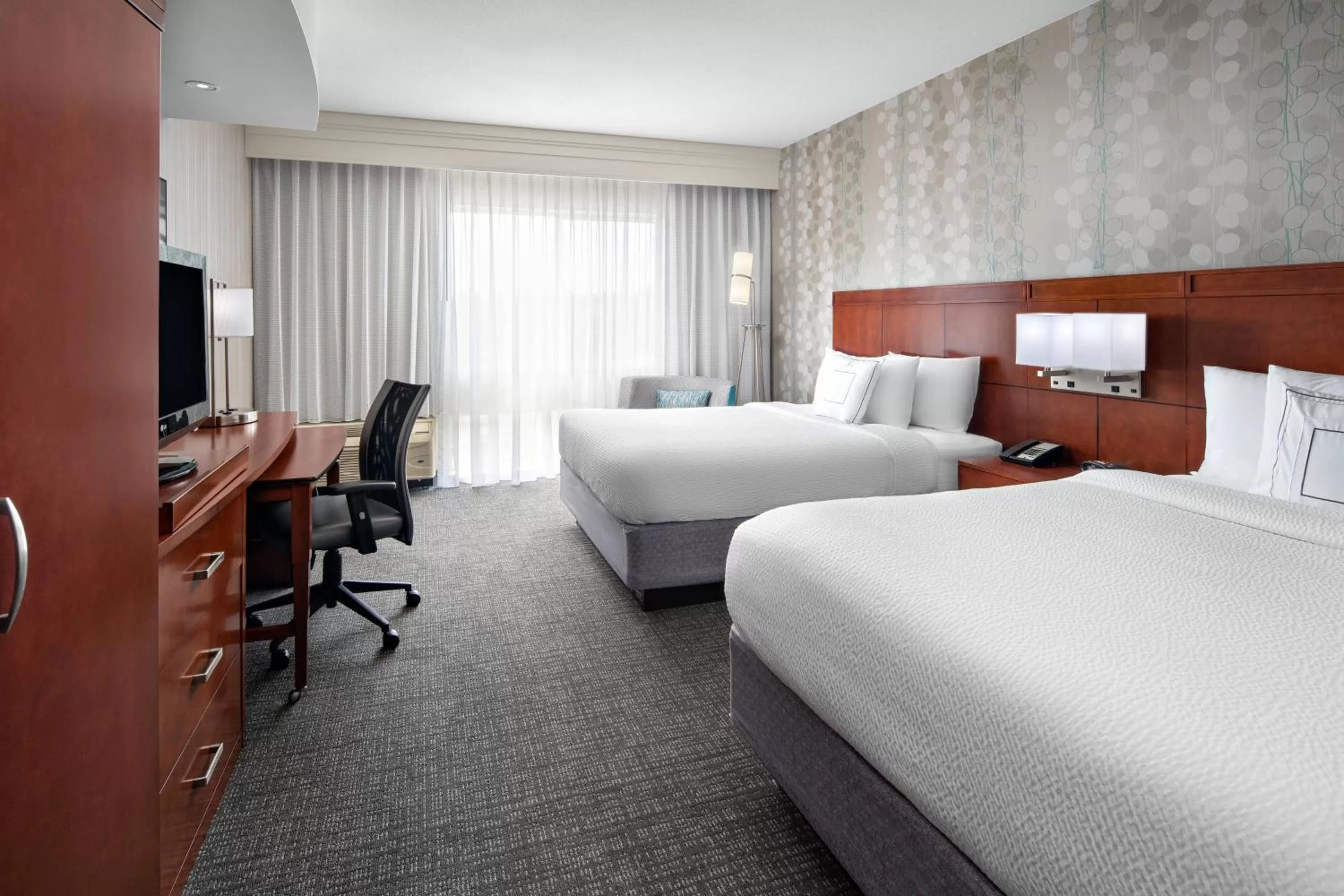 Photo of the whole room, Bed in Courtyard by Marriott Raleigh North/Triangle Town Center