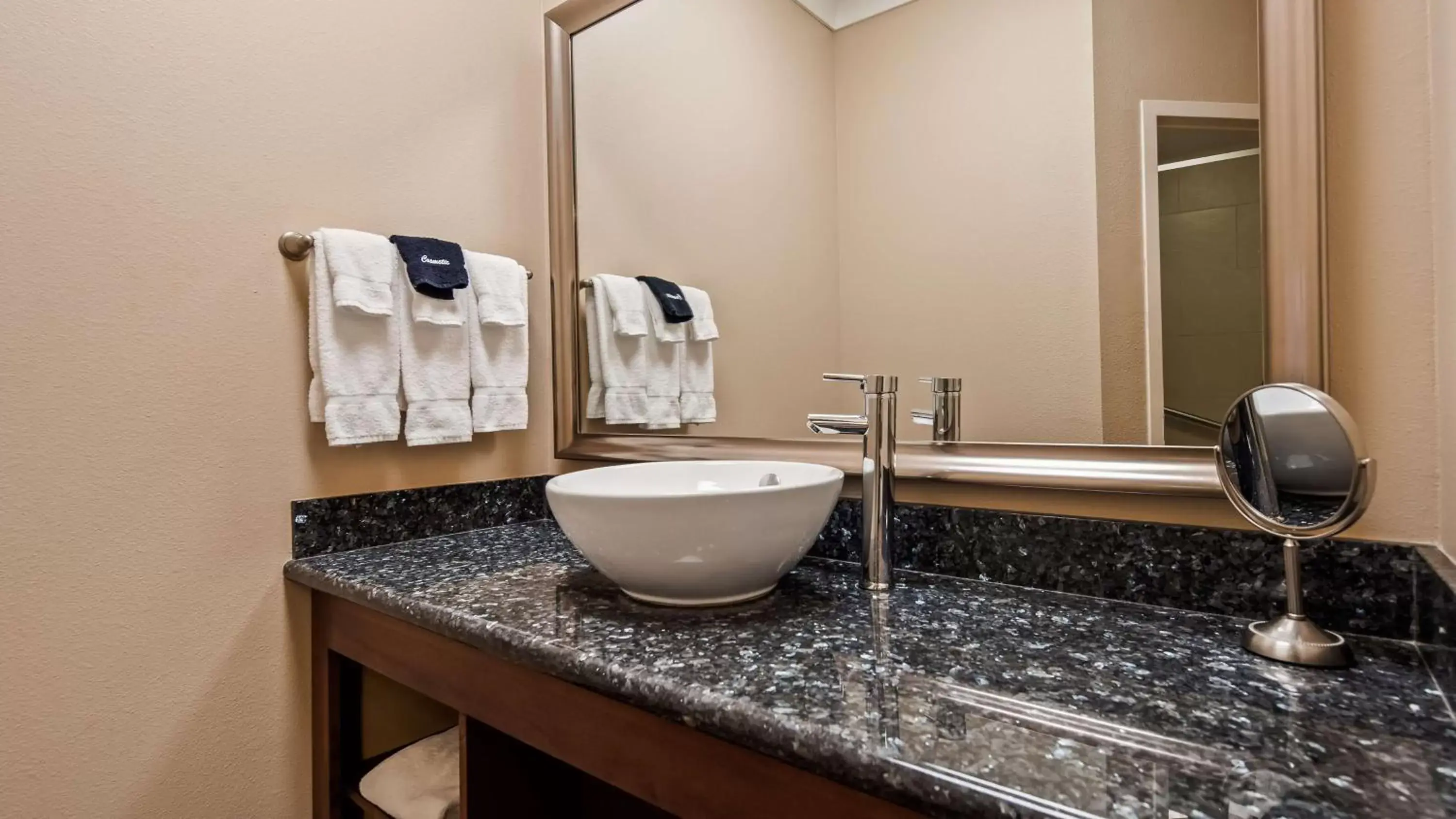 Bathroom in Best Western PLUS Avita Suites