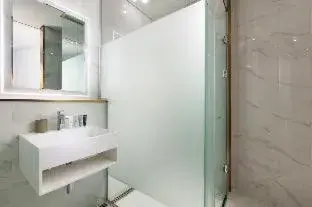 Bathroom in N Bridge Hotel
