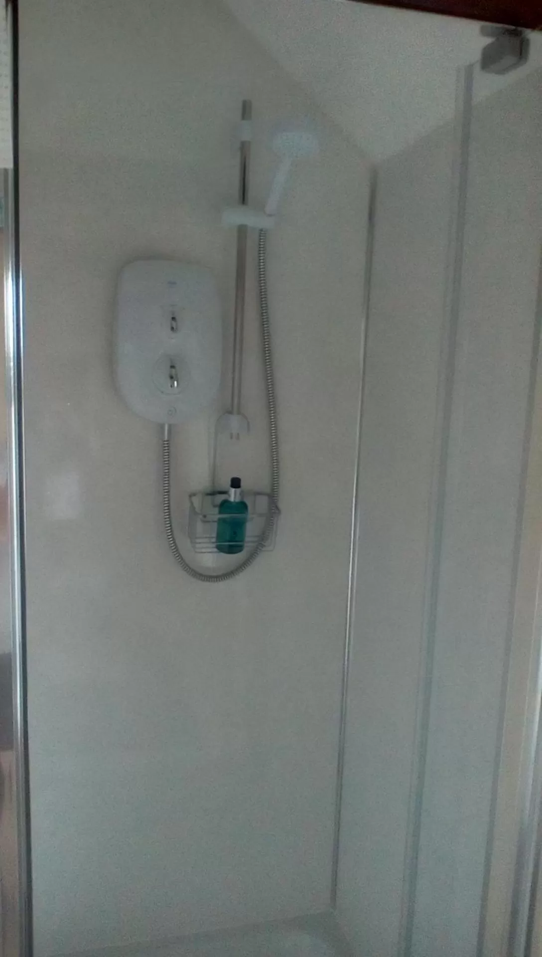 Shower, Bathroom in The Lincolnshire Poacher Inn