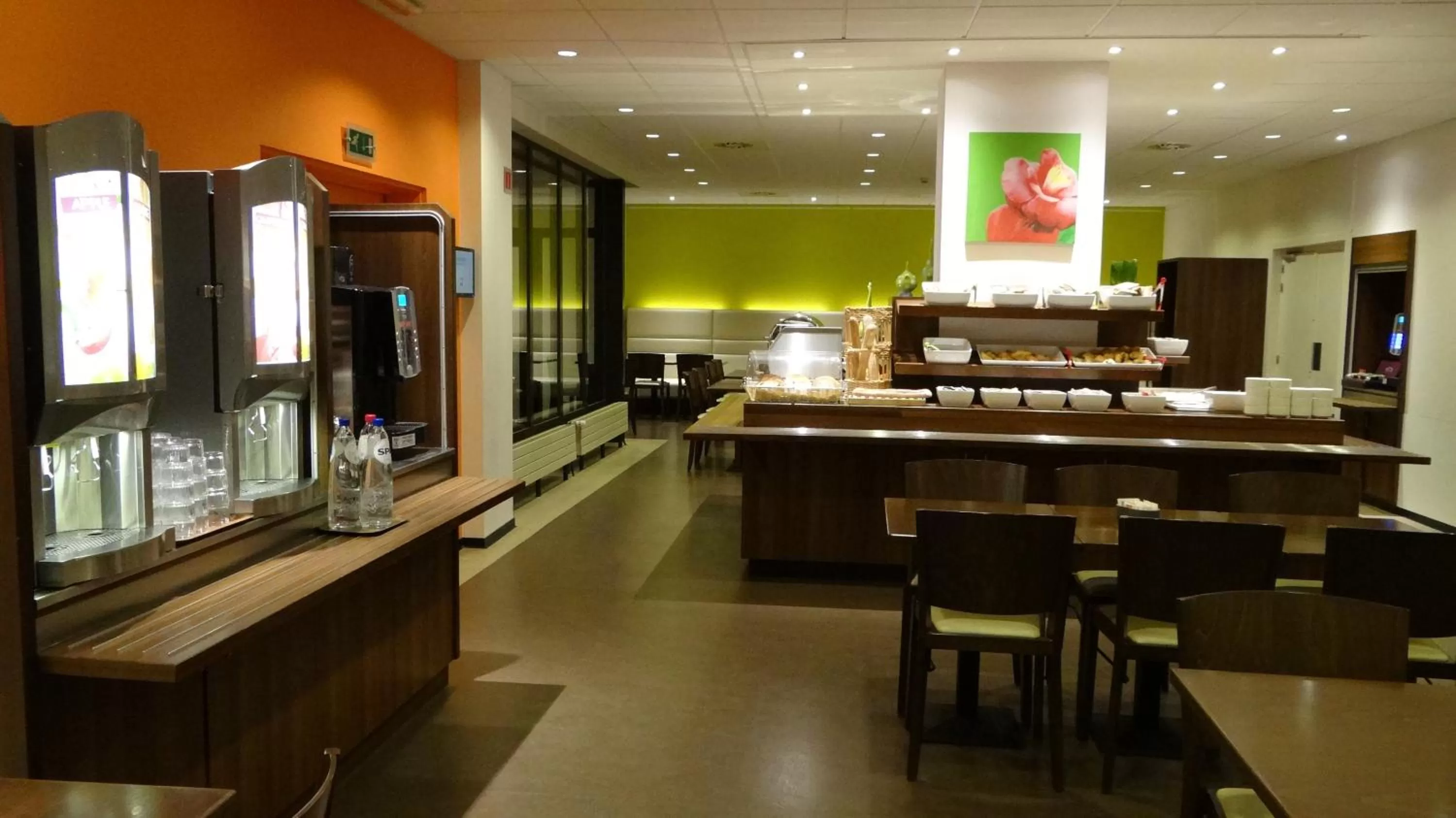Restaurant/places to eat in ibis Antwerpen Centrum