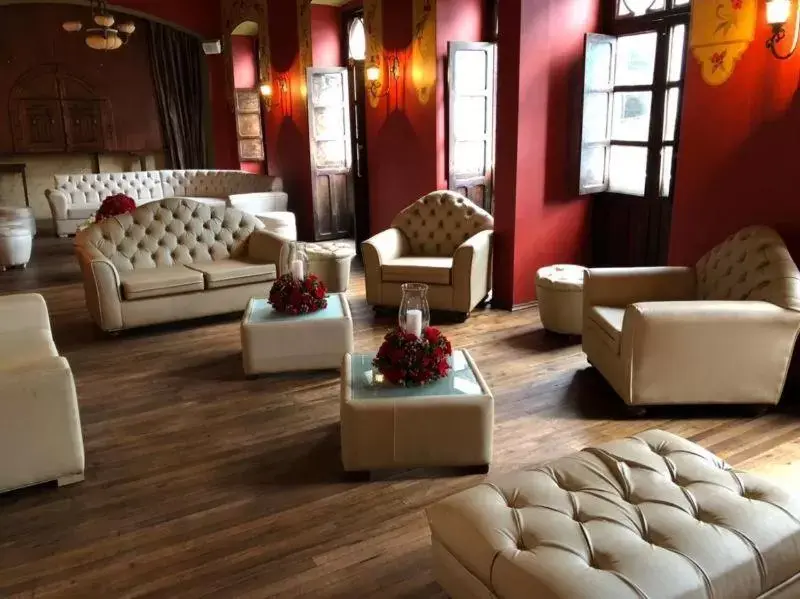 Communal lounge/ TV room, Seating Area in Roka Plaza Hotel Boutique