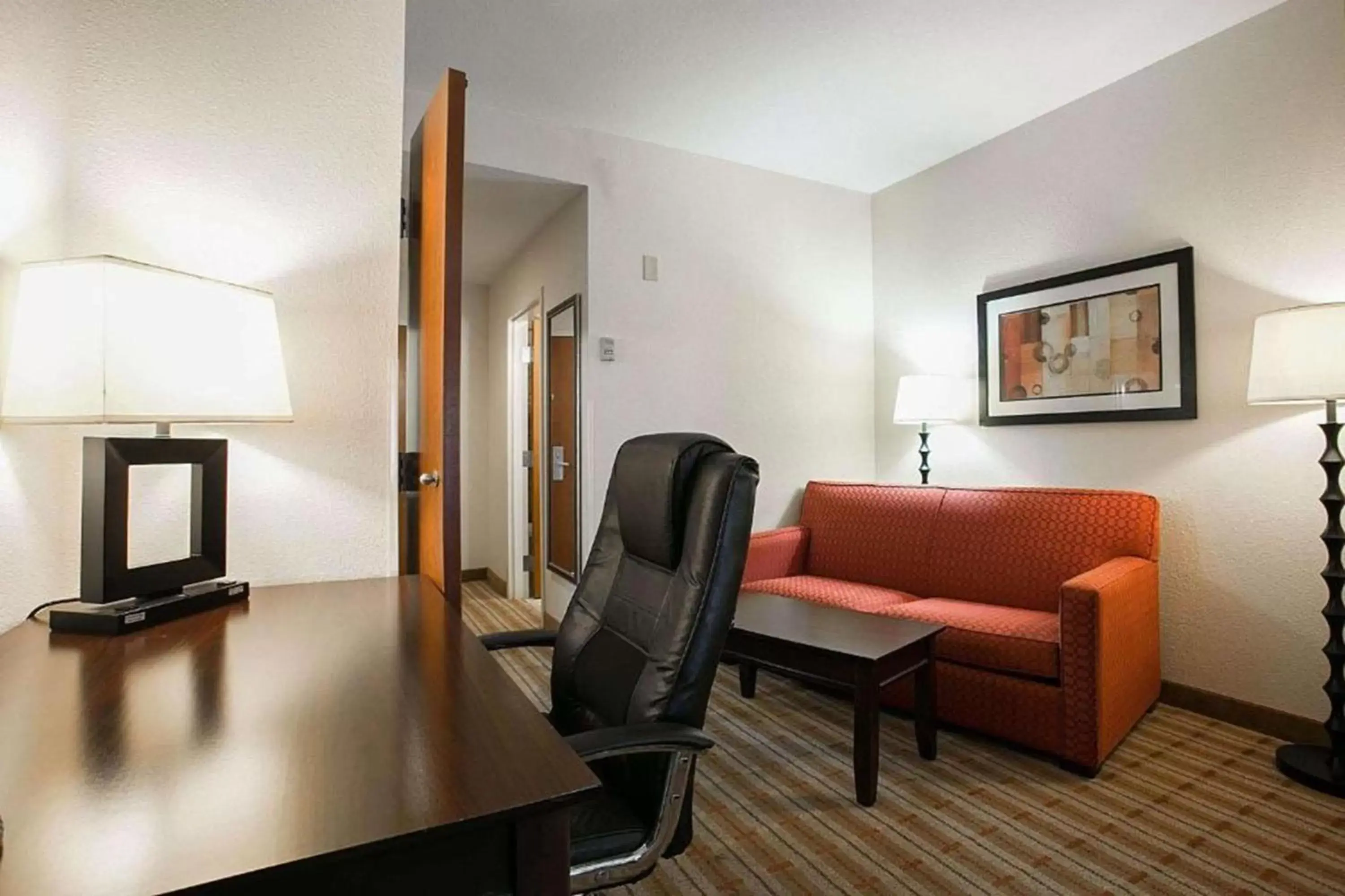 Living room, Seating Area in Comfort Suites Augusta Riverwatch