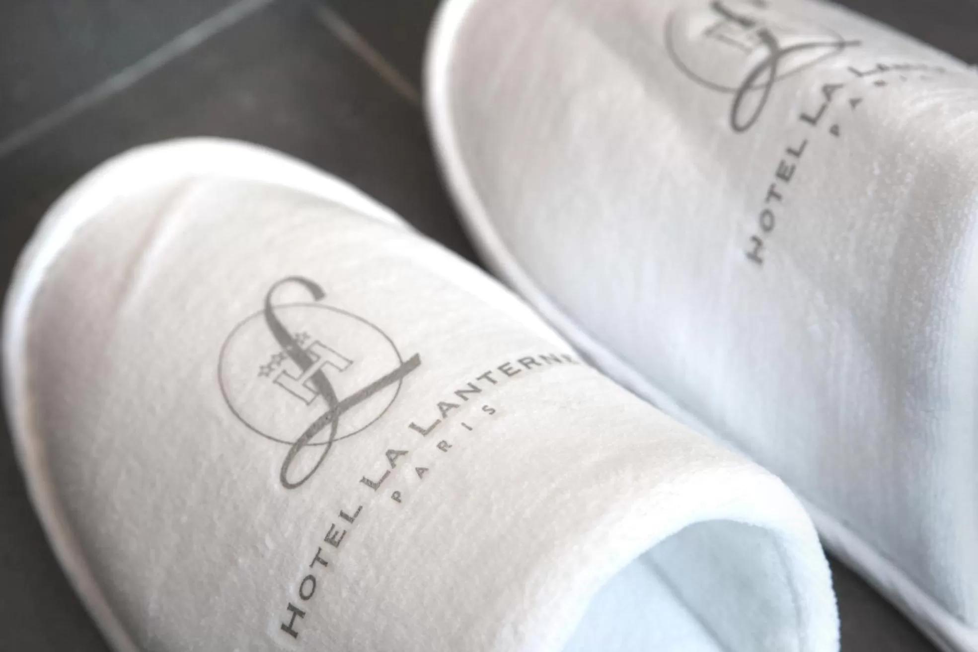 Bathroom in Hotel La Lanterne & Spa By Timhotel