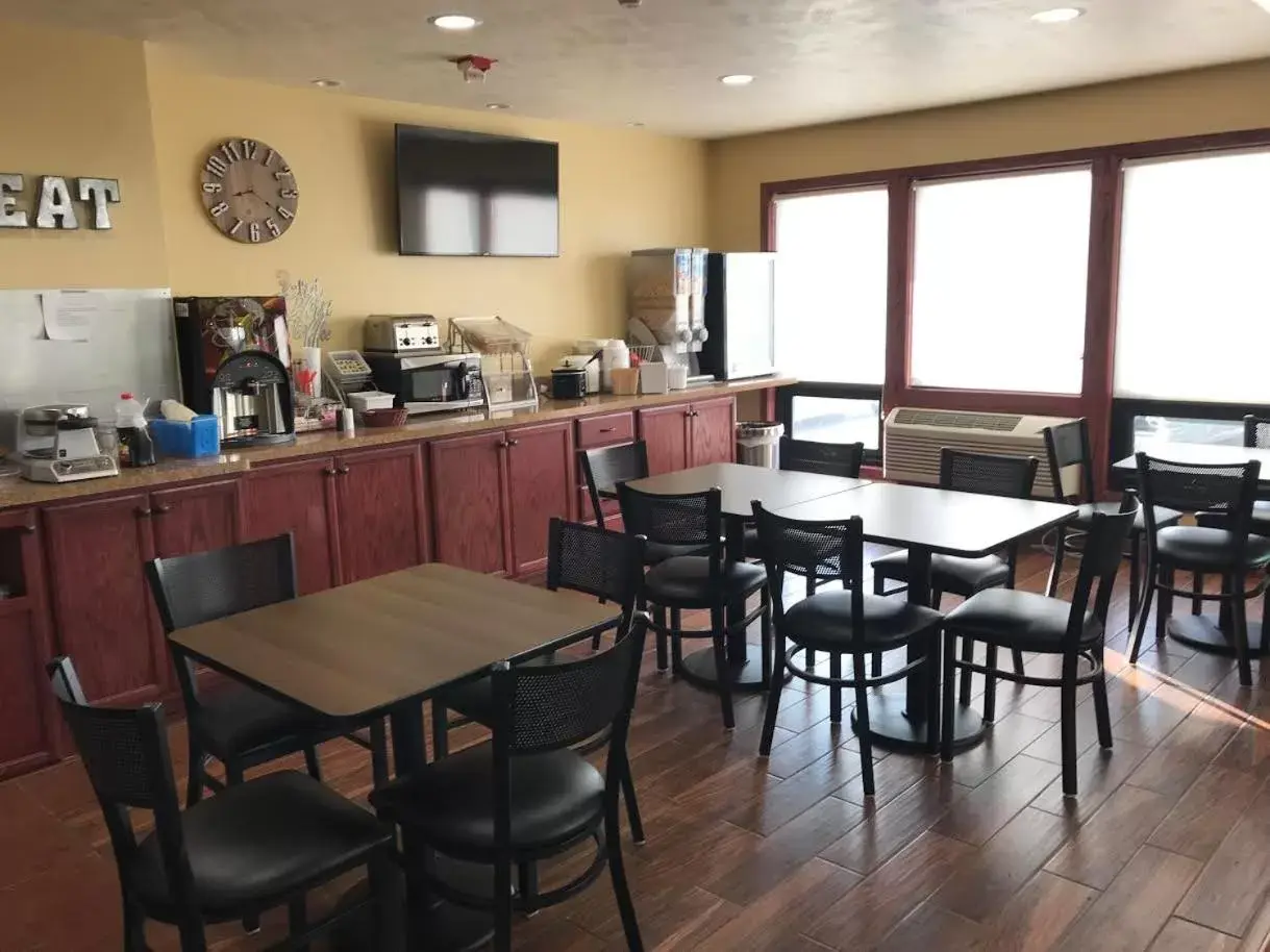 Continental breakfast, Restaurant/Places to Eat in Heartland Hotel & Suites