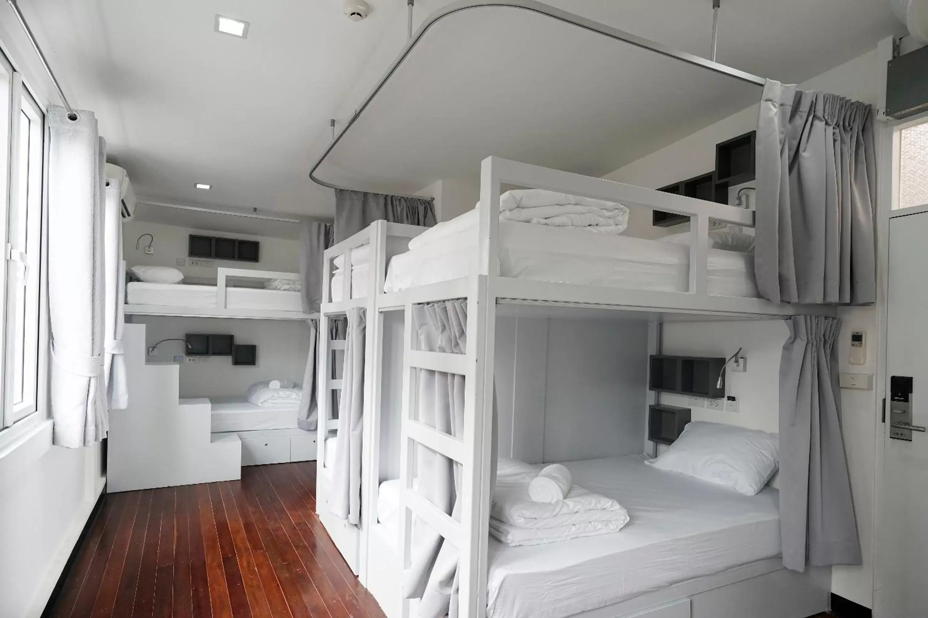 Photo of the whole room, Bunk Bed in Cacha Bed
